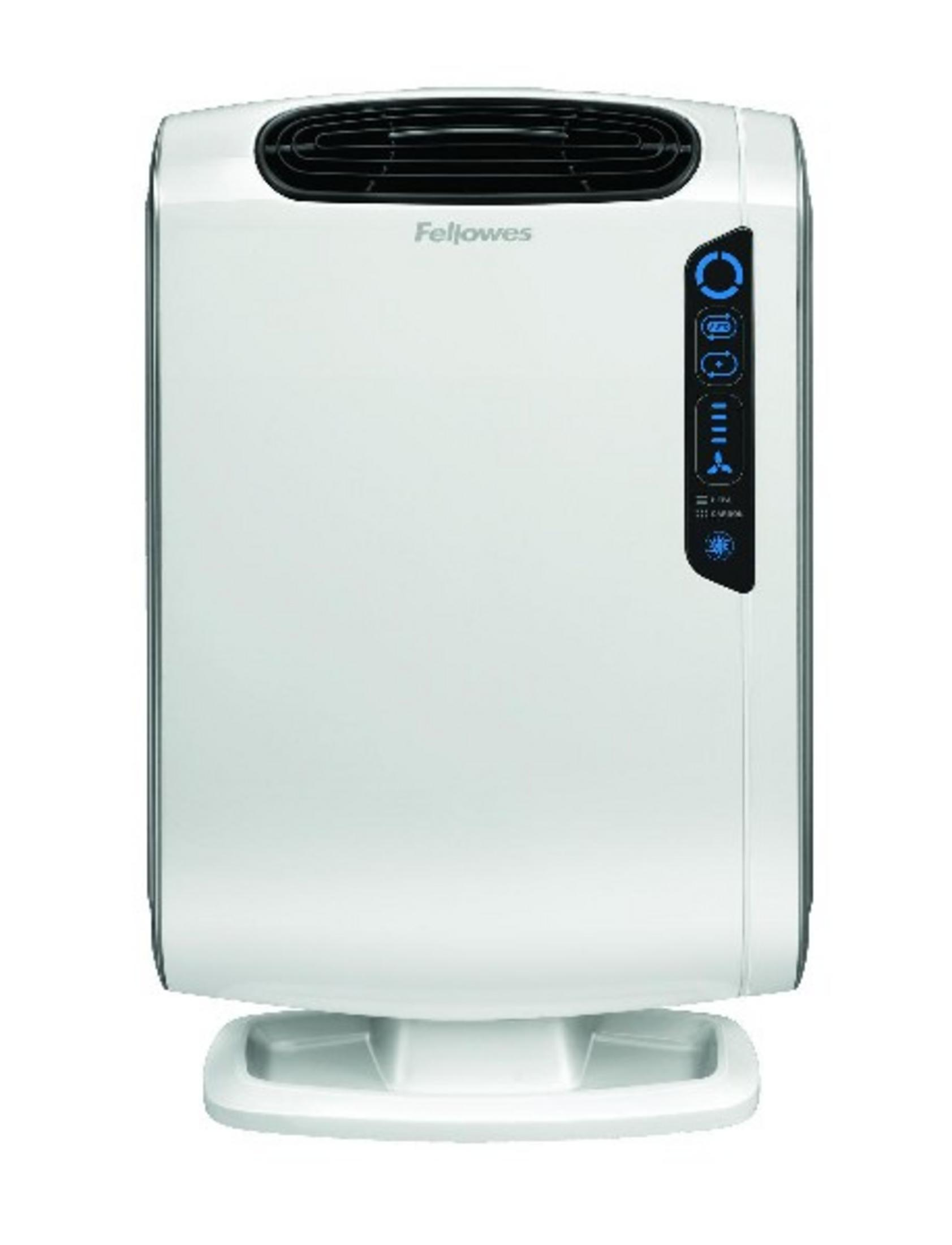 Un purificateur d'air blanc Fellowes avec grille d'aération noire en haut et panneau de commande bleu.