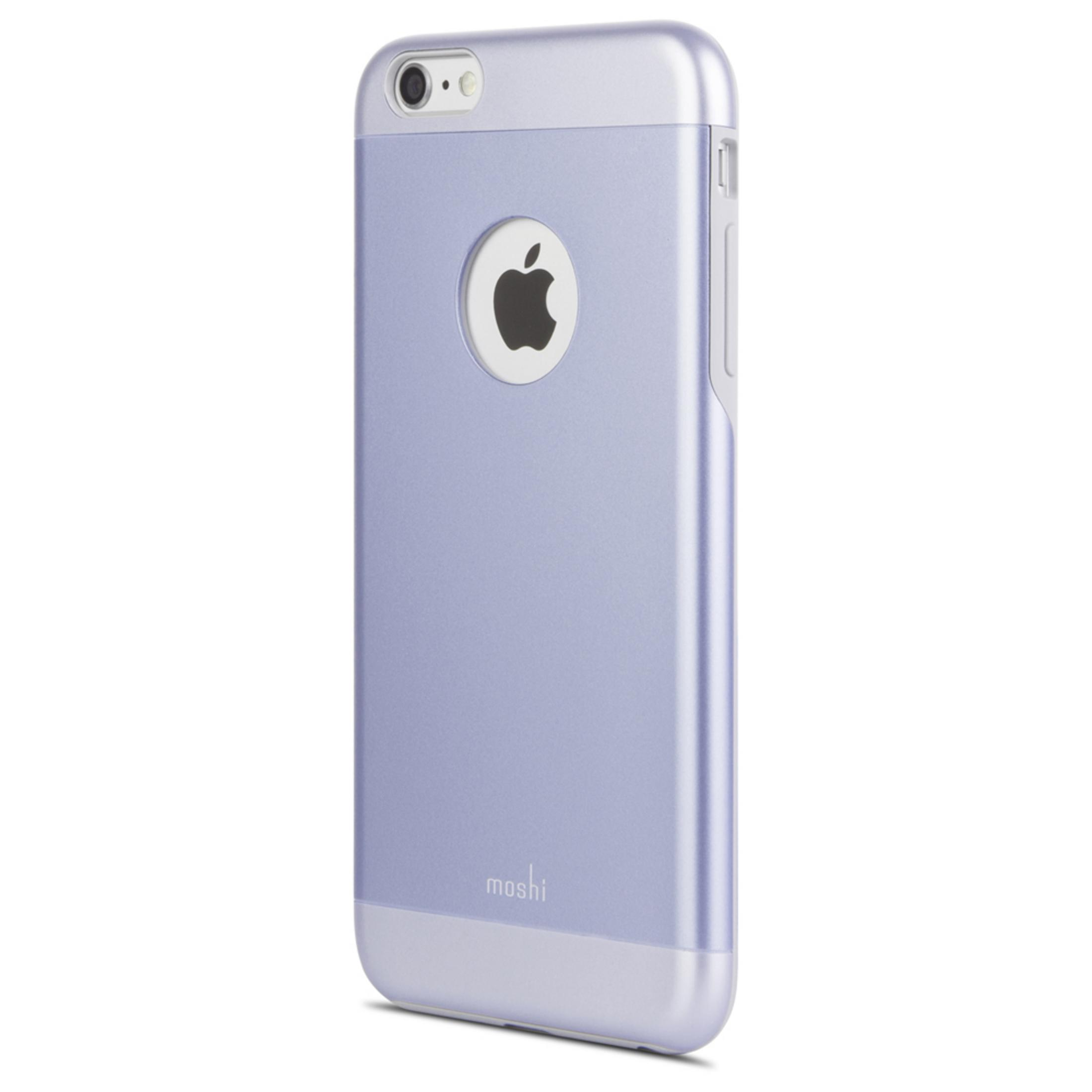 Una custodia viola chiaro per iPhone con fondo argento e logo Apple nero.