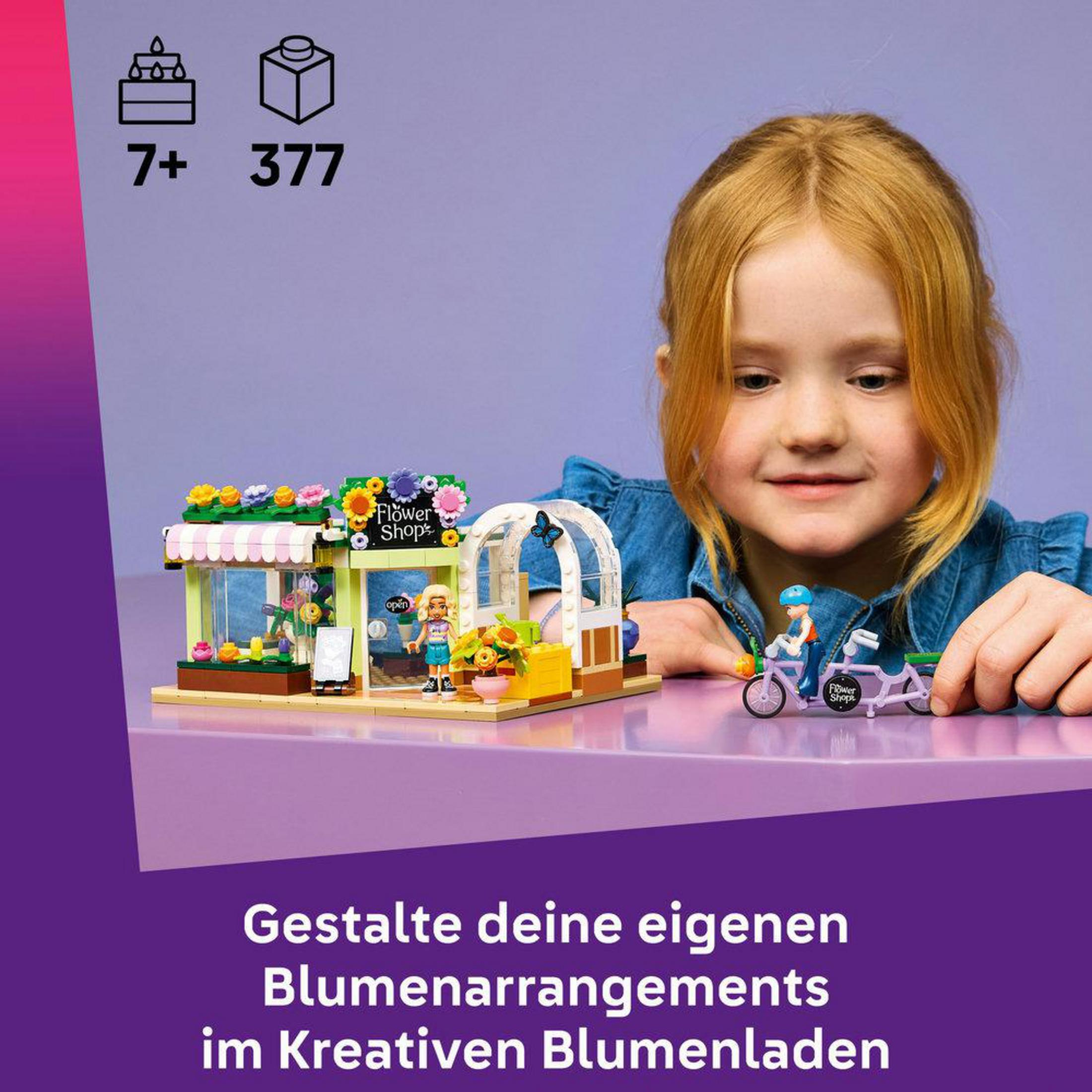 Una niña juega con un set de tienda de flores de Lego y una minifigura en bicicleta.