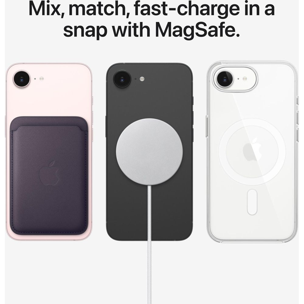 Trzy iPhone'y: różowy z etui na karty, czarny z ładowarką MagSafe, przezroczyste etui.