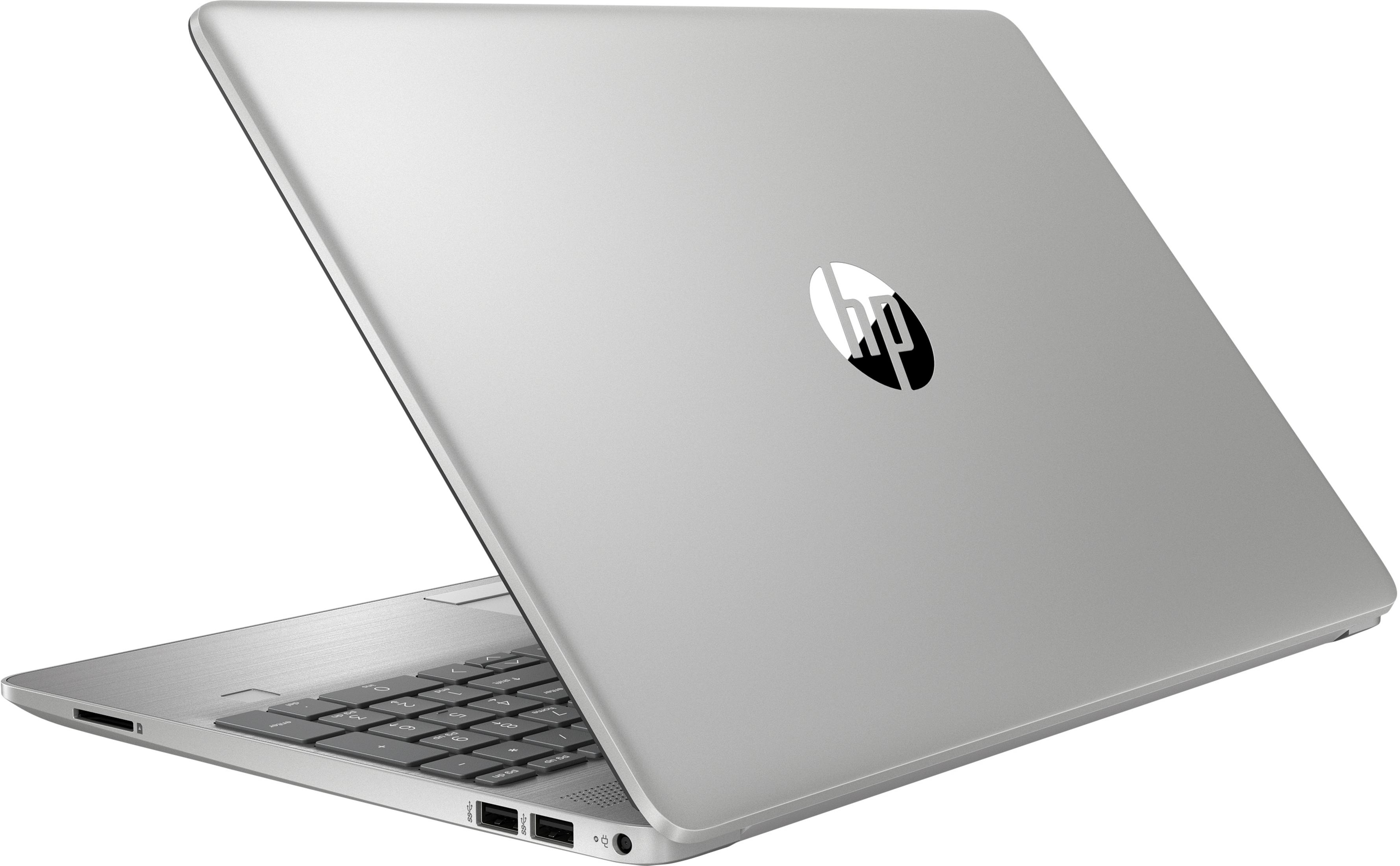 Un portátil HP plateado está abierto, mostrando el teclado y los puertos.