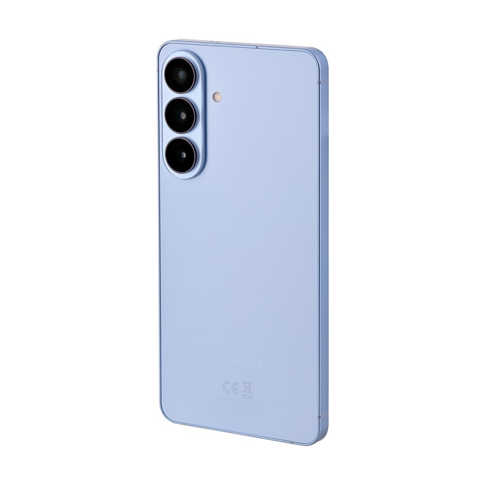 Ein hellblaues Smartphone mit drei Kameras auf der Rückseite.