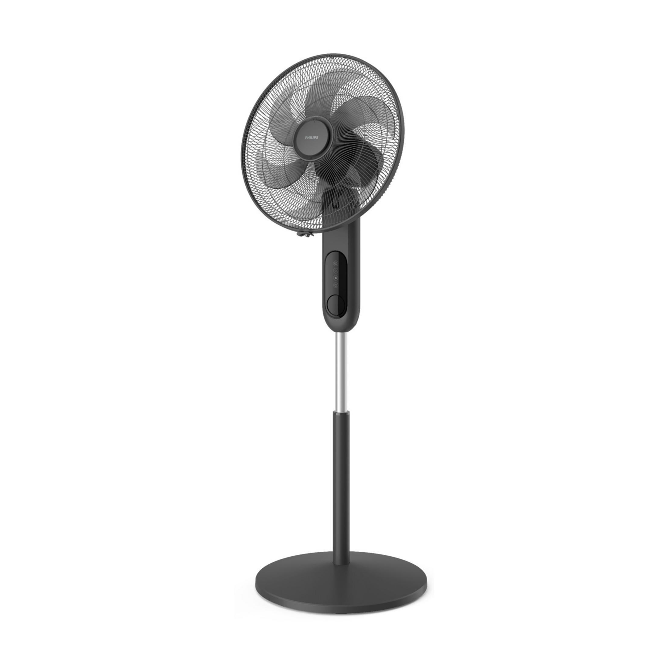 Un ventilador de pedestal negro con base redonda y soporte delgado.
