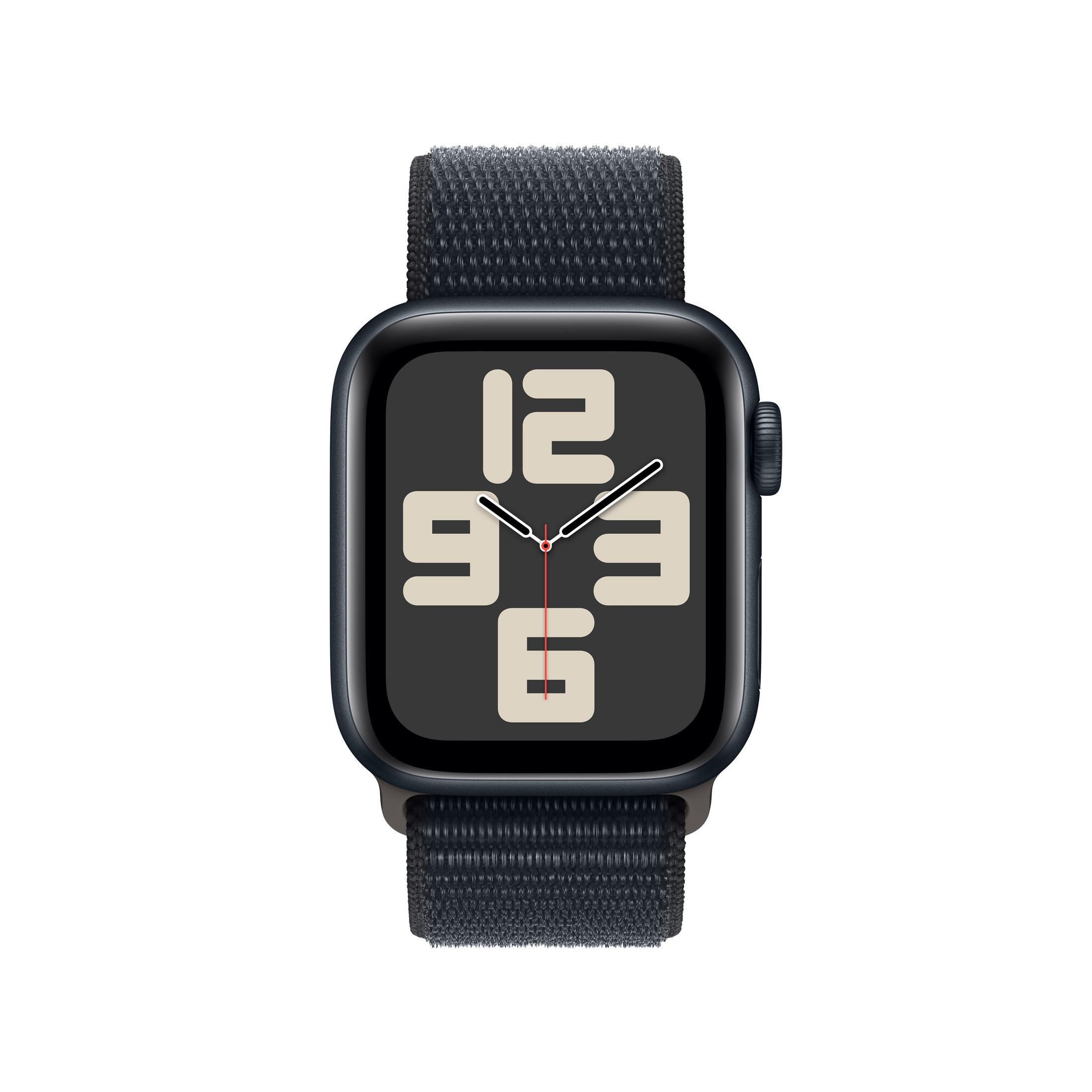 Uno smartwatch scuro con cinturino in tessuto e quadrante che mostra numeri.