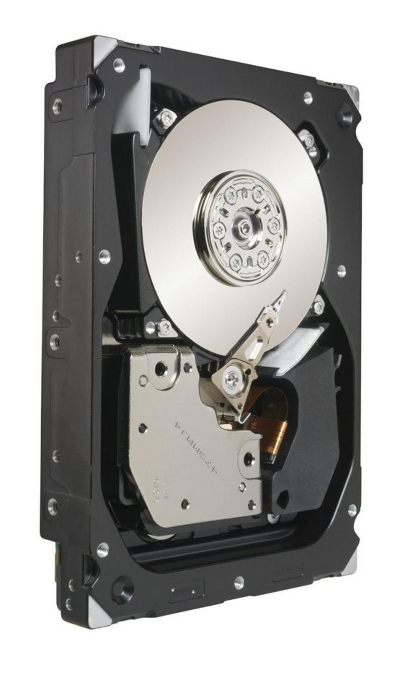 Un hard disk drive (HDD) aperto che mostra piatti d'argento e una testina di lettura/scrittura.