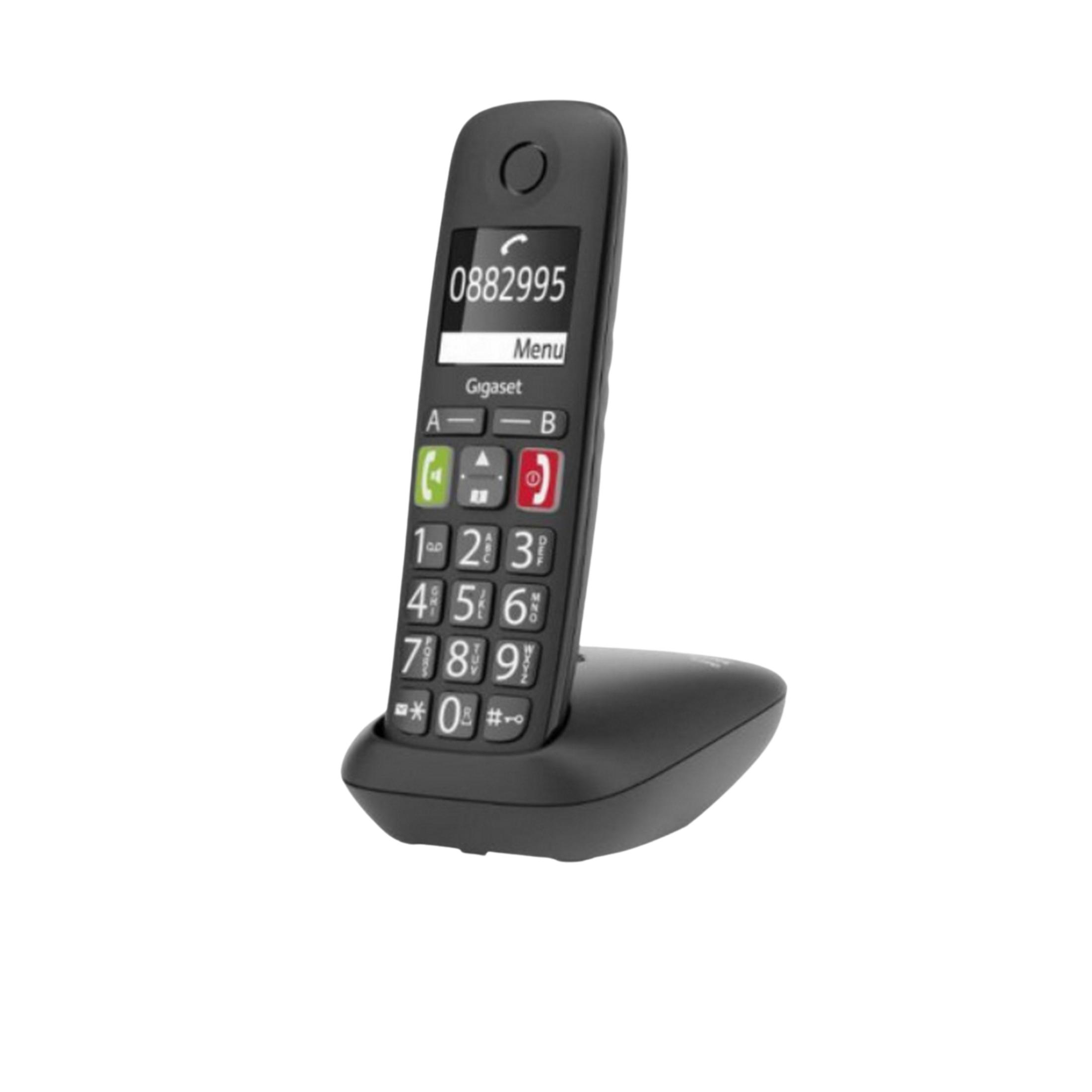 Un telefono cordless Gigaset nero con schermo e tastiera su base di ricarica.