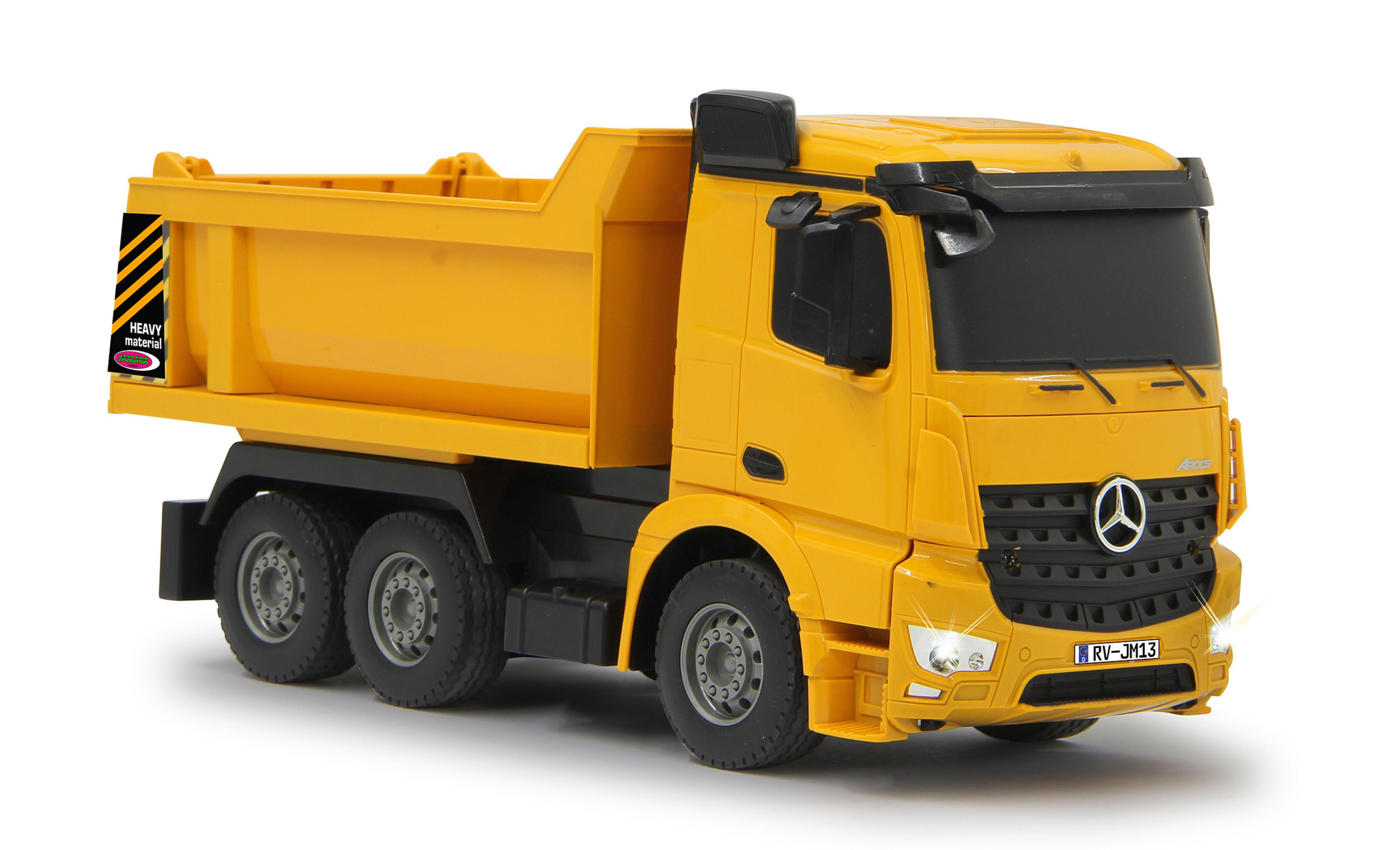 Ein gelber Kipper-Spielzeuglastwagen mit schwarzem Kühlergrill und Kennzeichen RV-JM13.