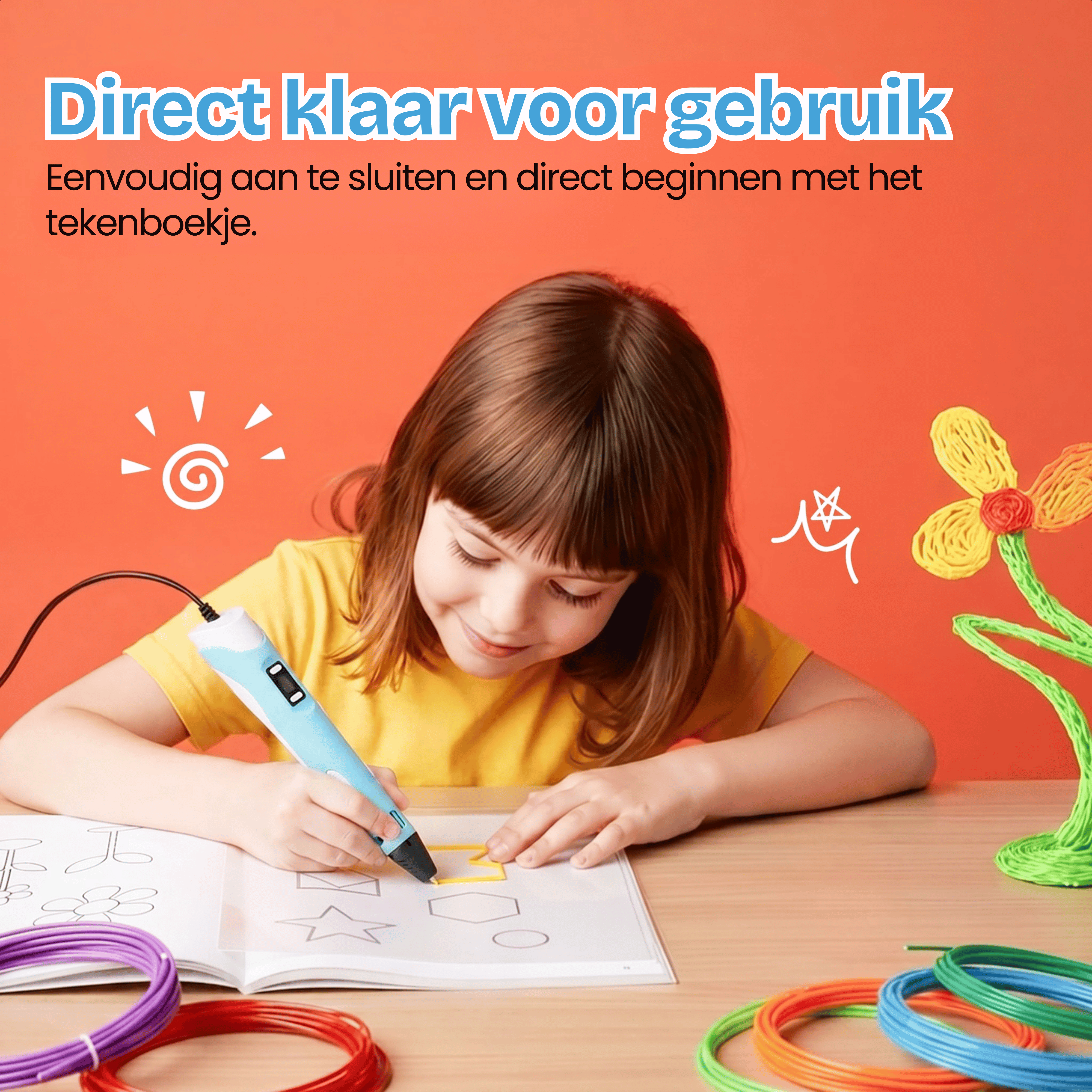 Een meisje gebruikt een 3D-pen om op een boek te tekenen. Spoelen filament liggen klaar.