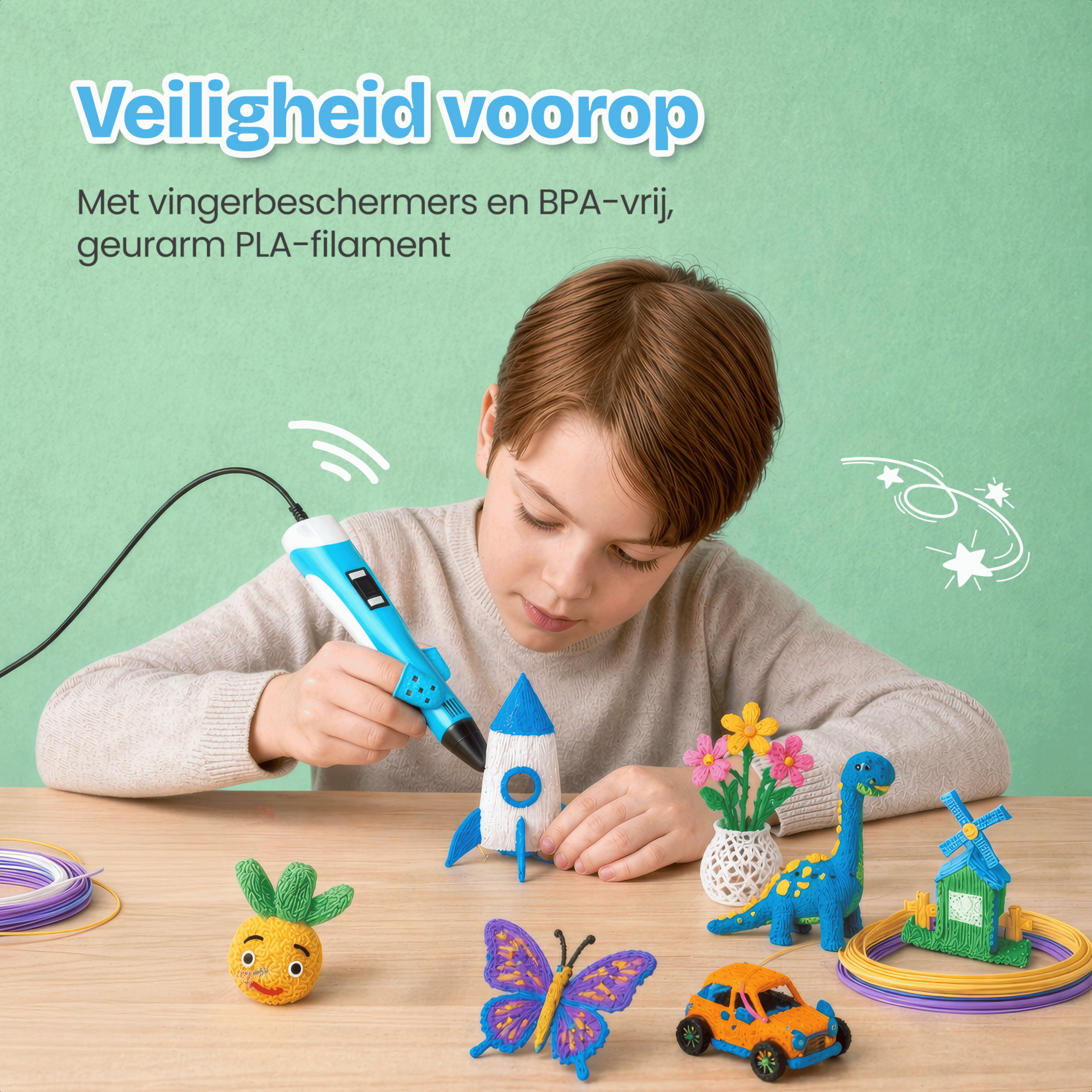 Een jongen gebruikt een 3D-pen om een raket te maken. Objecten: jongen, 3D-pen, raket, ananas, auto, vlinder, dino.