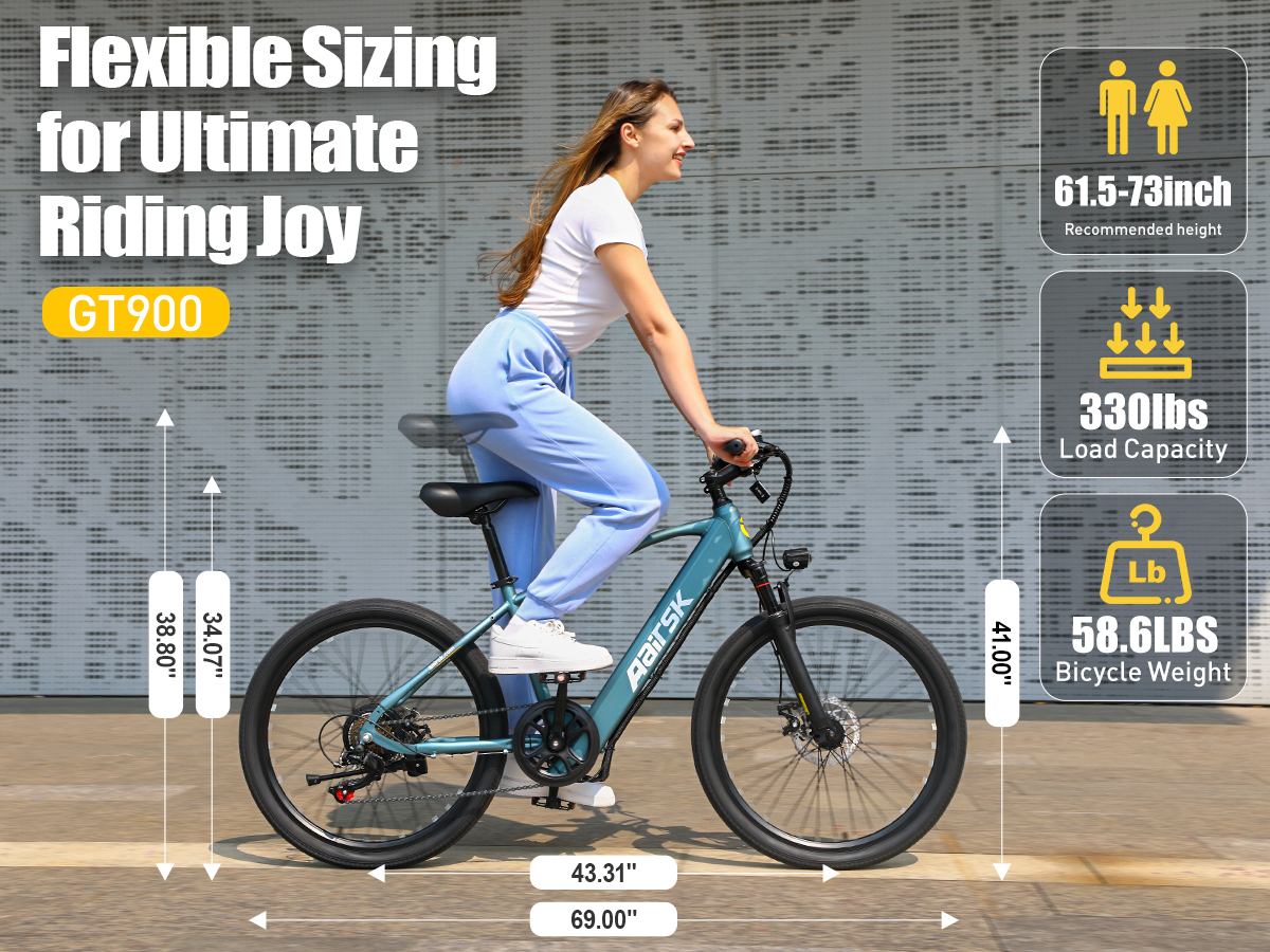 Eine Frau fährt ein blaues E-Bike mit Schriftzügen zu Größe und Gewicht.