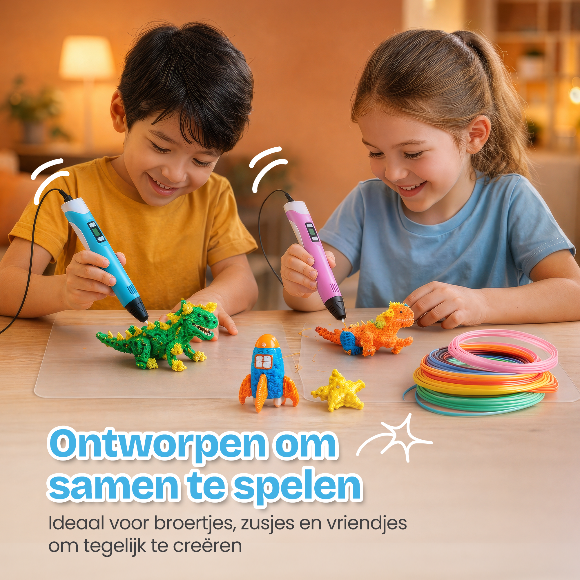 Twee kinderen gebruiken 3D-pennen om figuren te maken. Gekleurde filamentrollen zijn zichtbaar.