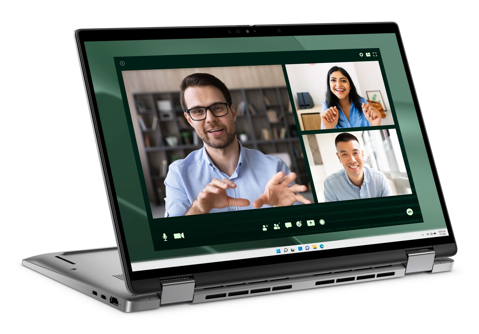 Laptop zeigt Videokonferenz mit drei Personen, die lächeln und sprechen.