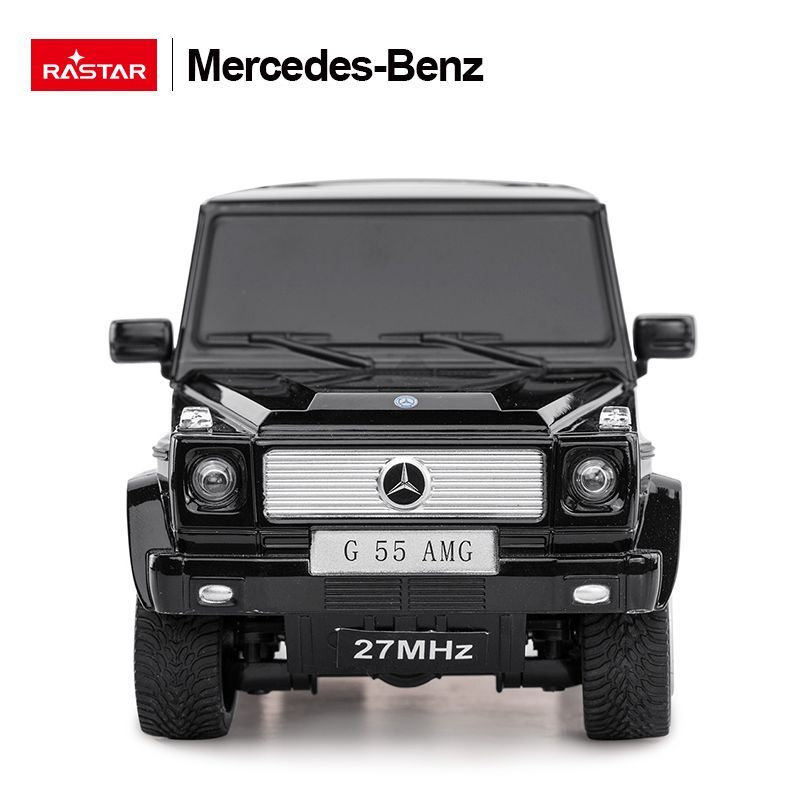Czarny samochód zabawka zdalnie sterowany, Mercedes-Benz G 55 AMG, od frontu.
