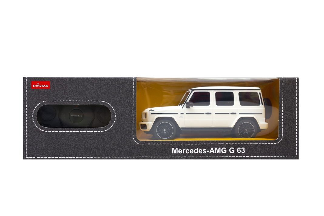 Pudełko z białym samochodem-zabawką Mercedes-AMG G 63 i pilotem.