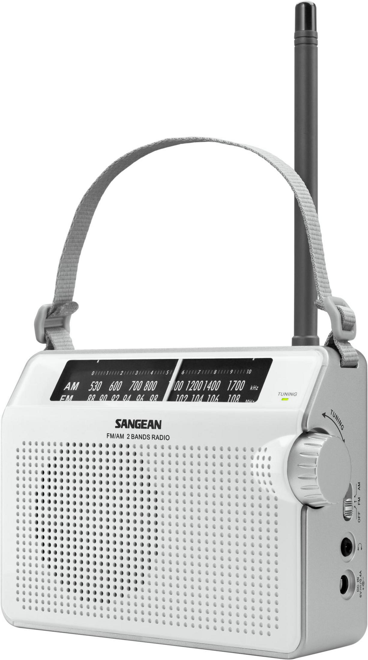 Una radio Sangean FM/AM a 2 bande bianca con tracolla e antenna grigie. Manopola di sintonia sul lato.