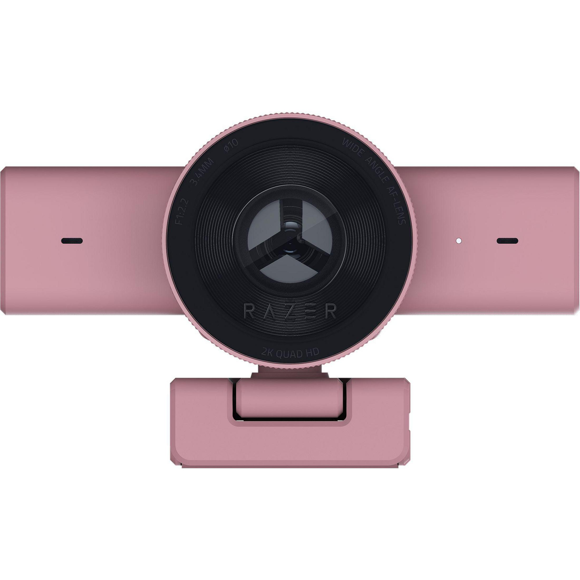 Una webcam rosa con obiettivo grandangolare e logo Razer.