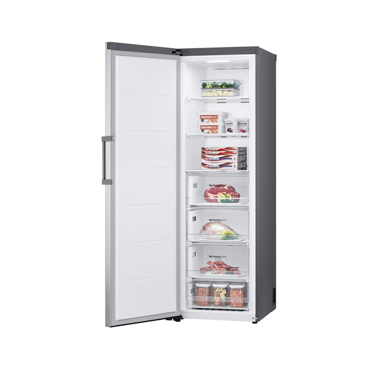 Ein offener Gefrierschrank mit Lebensmitteln, darunter Fleisch, Fisch und Gemüse.