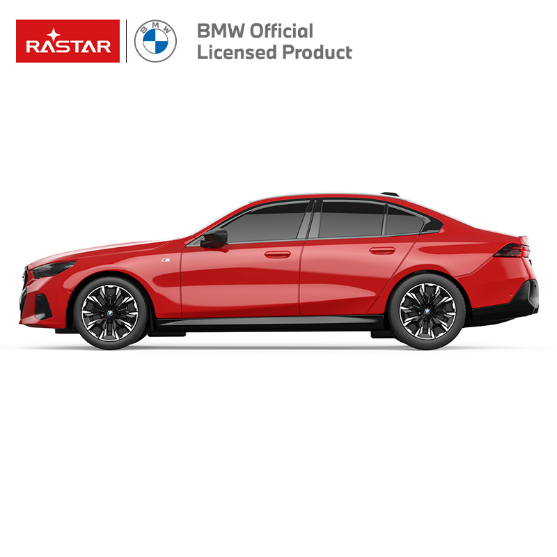 Czerwone BMW widoczne z profilu, oficjalnie licencjonowany produkt Rastar.
