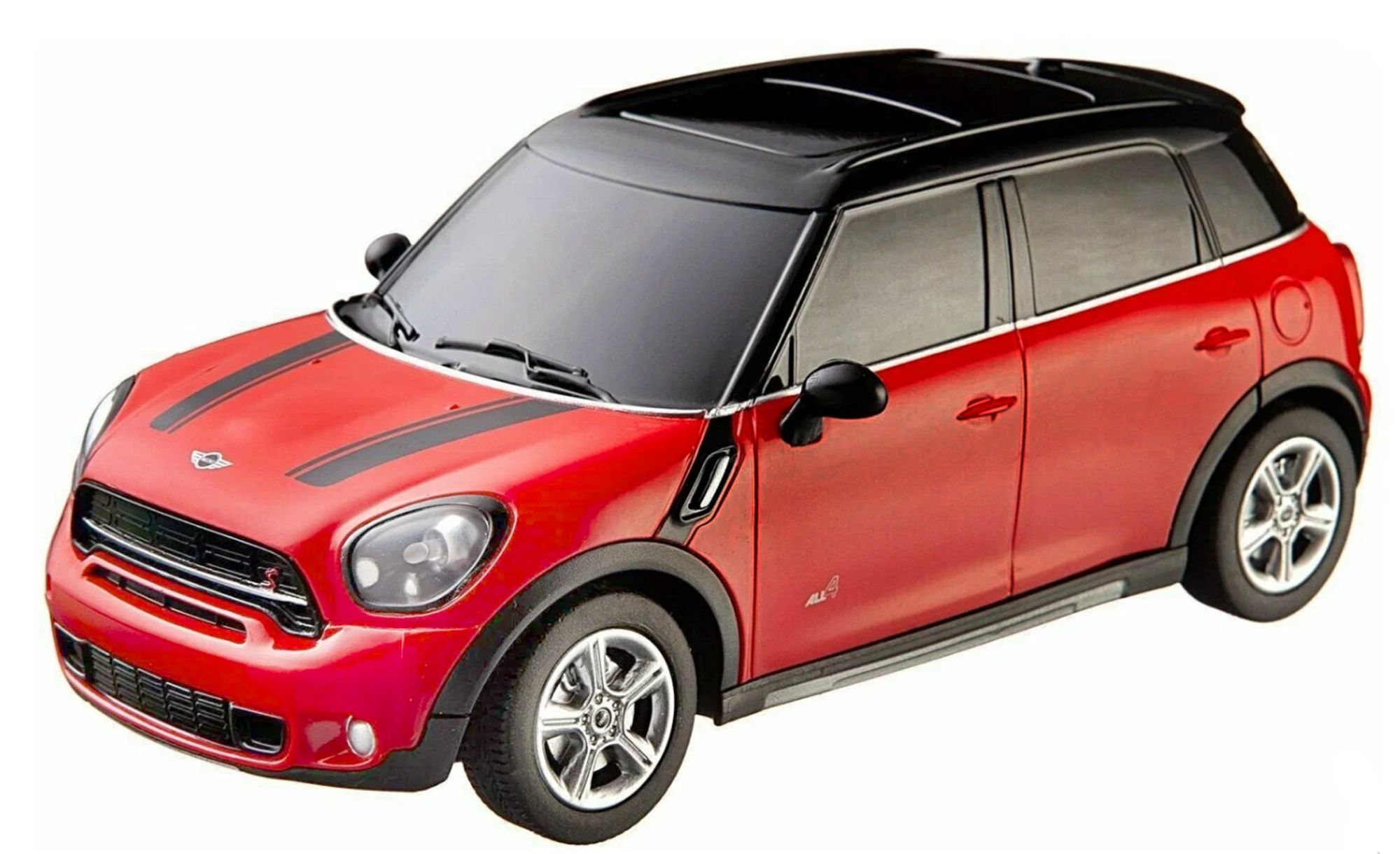 Czerwony Mini Cooper z czarnymi pasami i czarnym dachem, na srebrnych felgach.