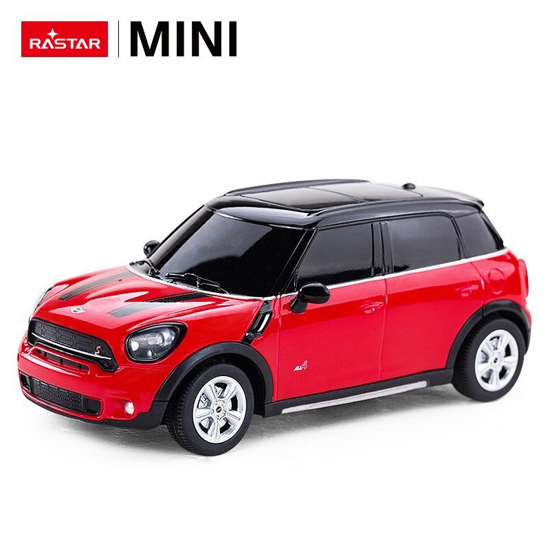 Czerwony samochodzik Mini Cooper z czarnym dachem i paskami na masce.