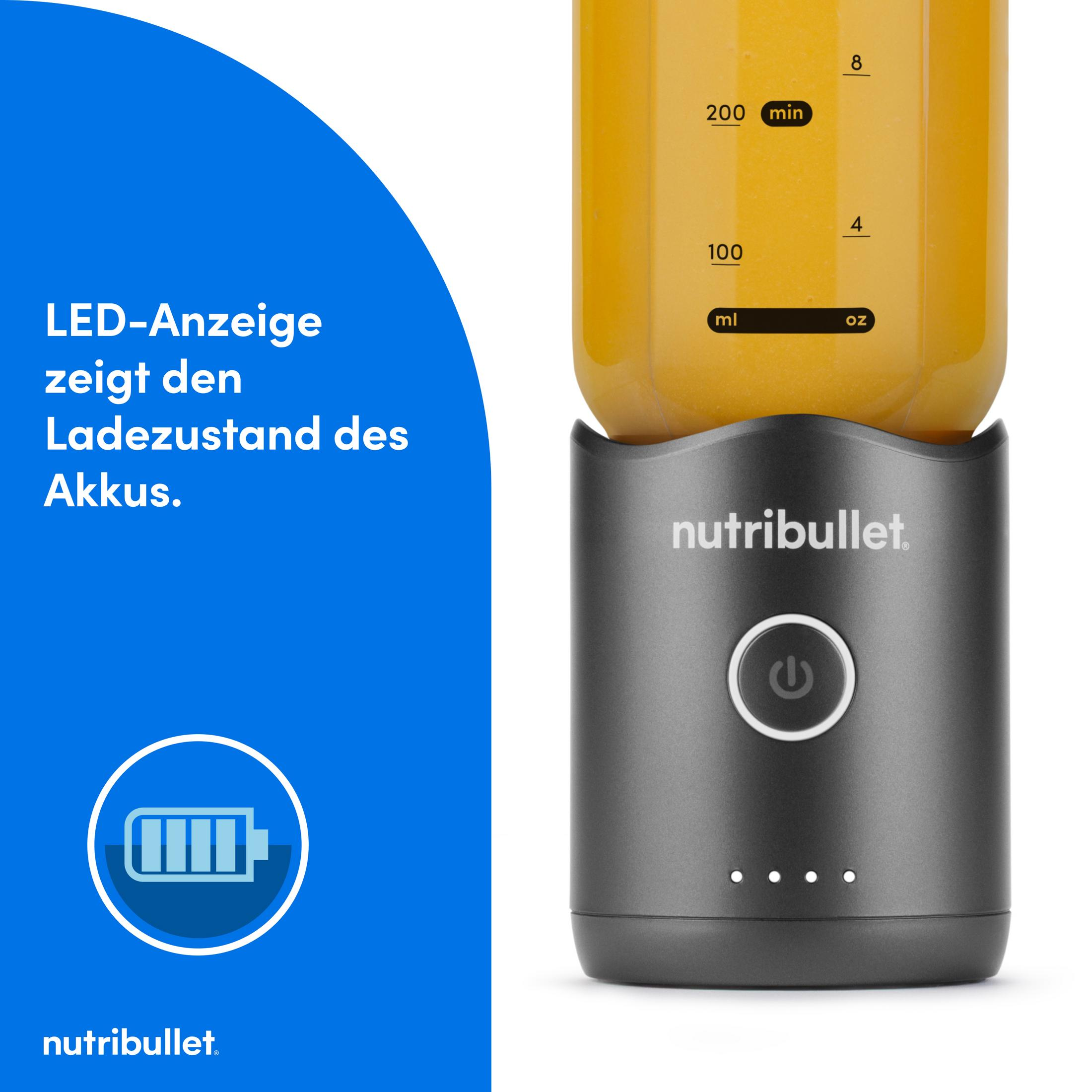Un frullatore Nutribullet con succo giallo e icona indicatore di carica.