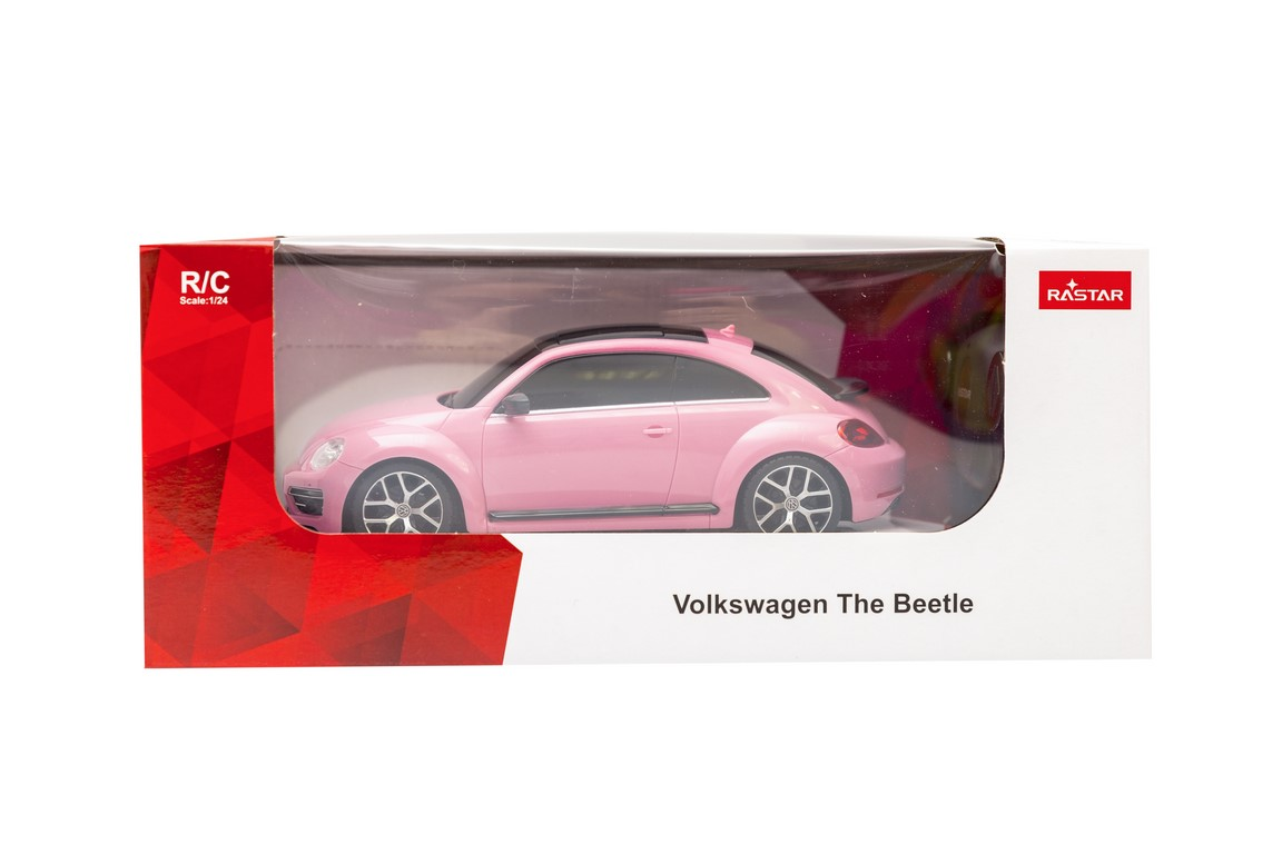 Różowy samochodzik zdalnie sterowany, stylizowany na VW Garbusa, w opakowaniu.