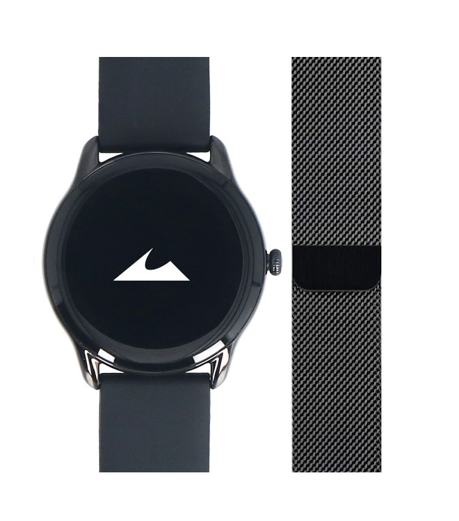 Czarny smartwatch z białym logo fali na ekranie i srebrną bransoletą siatkową.