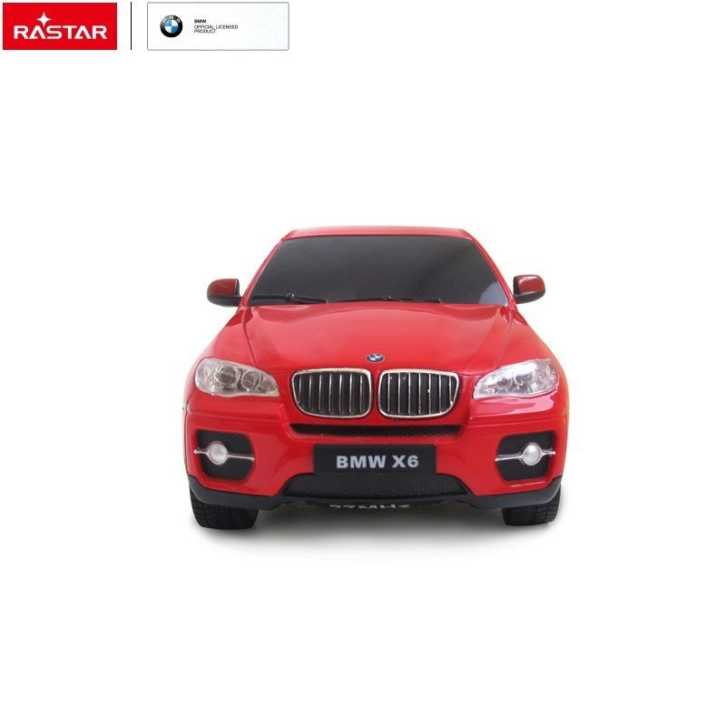 Czerwony samochodzik BMW X6 z logo Rastar na białym tle.