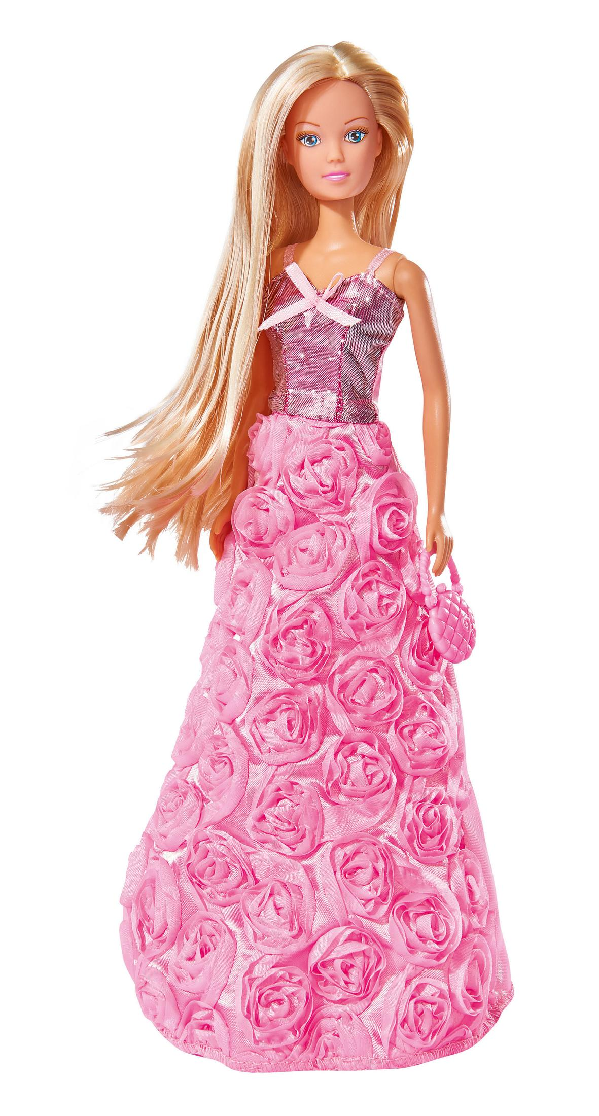Eine Puppe mit langen blonden Haaren, die ein rosa Kleid mit Rosenapplikationen trägt.