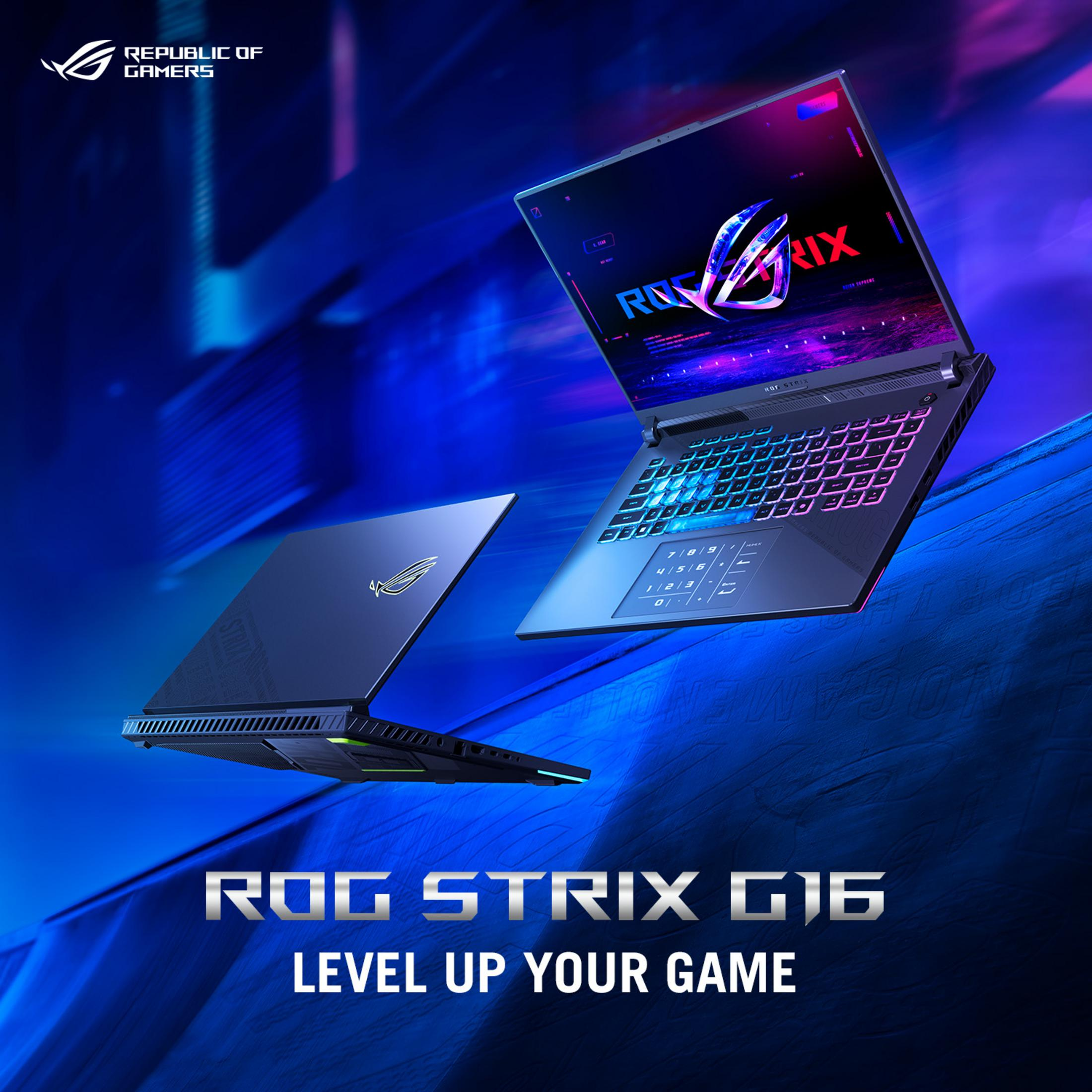 Deux ordinateurs portables ROG Strix G16 sur fond bleu avec éclairage RVB.