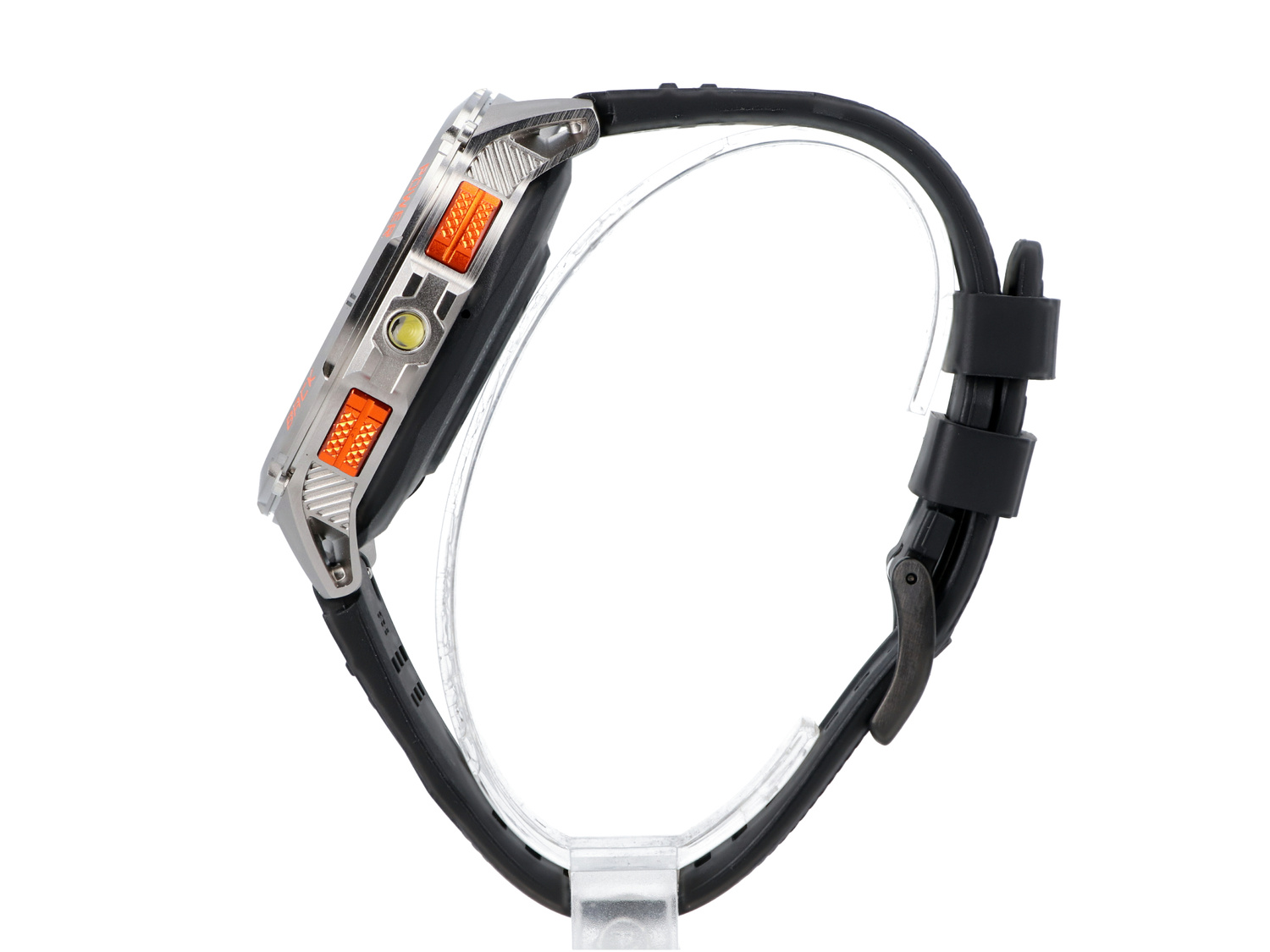 Srebrny smartwatch z czarnym paskiem i pomarańczowymi akcentami na przyciskach.