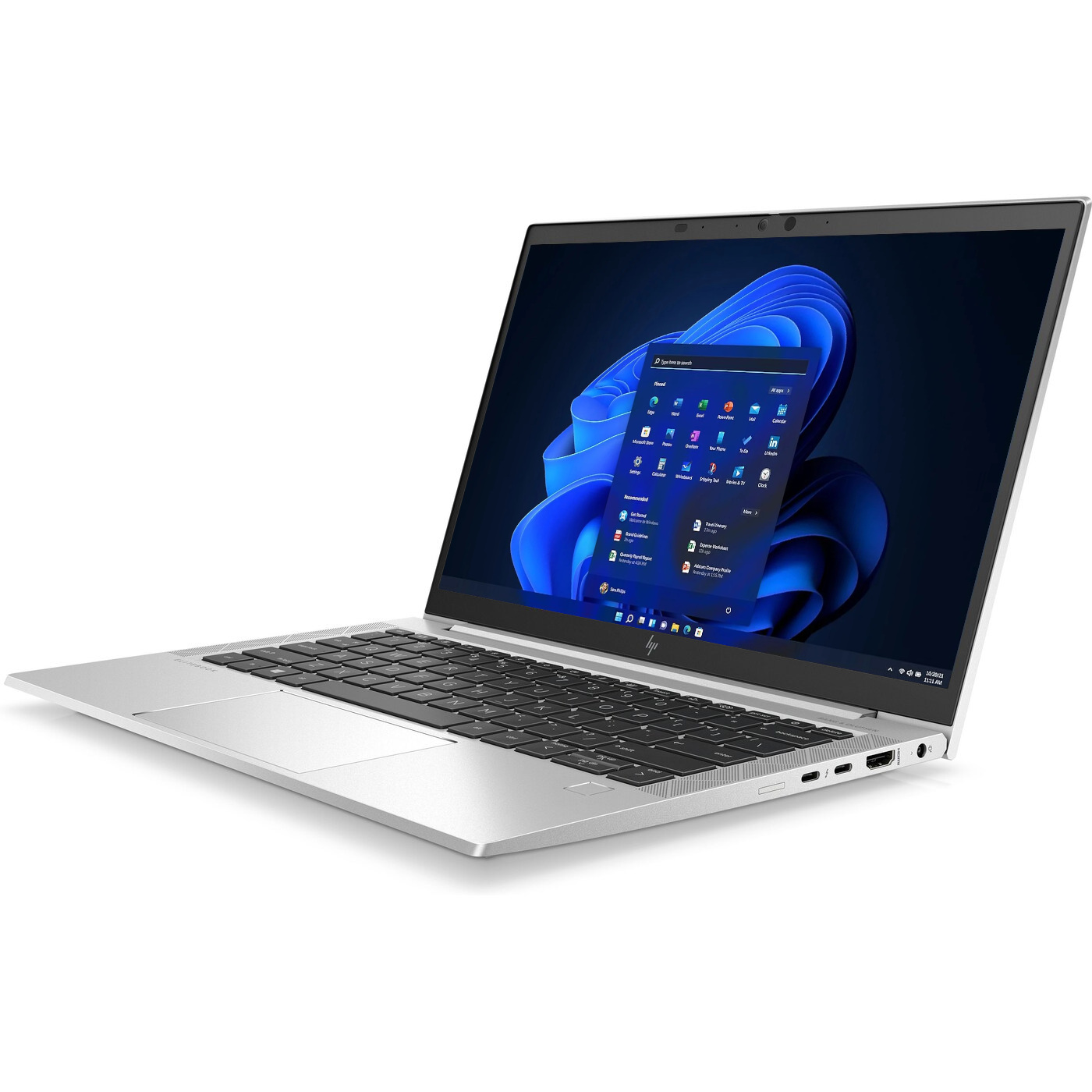 Ein silberner Laptop mit Windows 11 auf dem Bildschirm, aus seitlicher Perspektive.