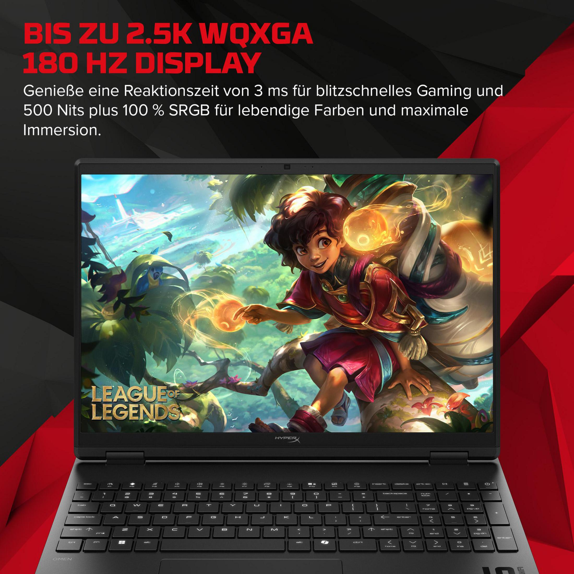 Un ordinateur portable affiche le logo de League of Legends et un personnage de jeu.
