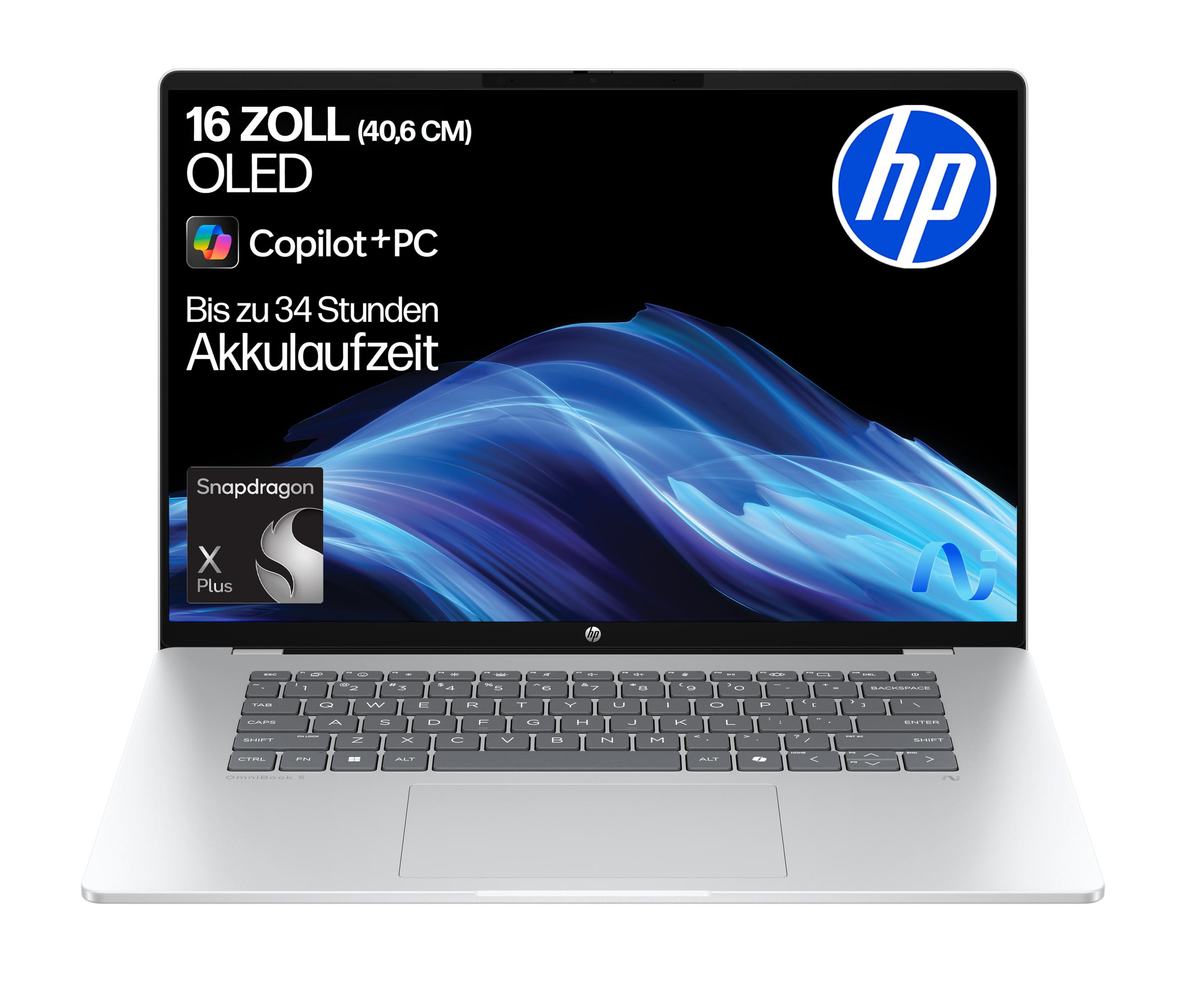 Ein offener HP Laptop mit OLED-Display und Snapdragon X Plus-Logo. Tastatur ist sichtbar.