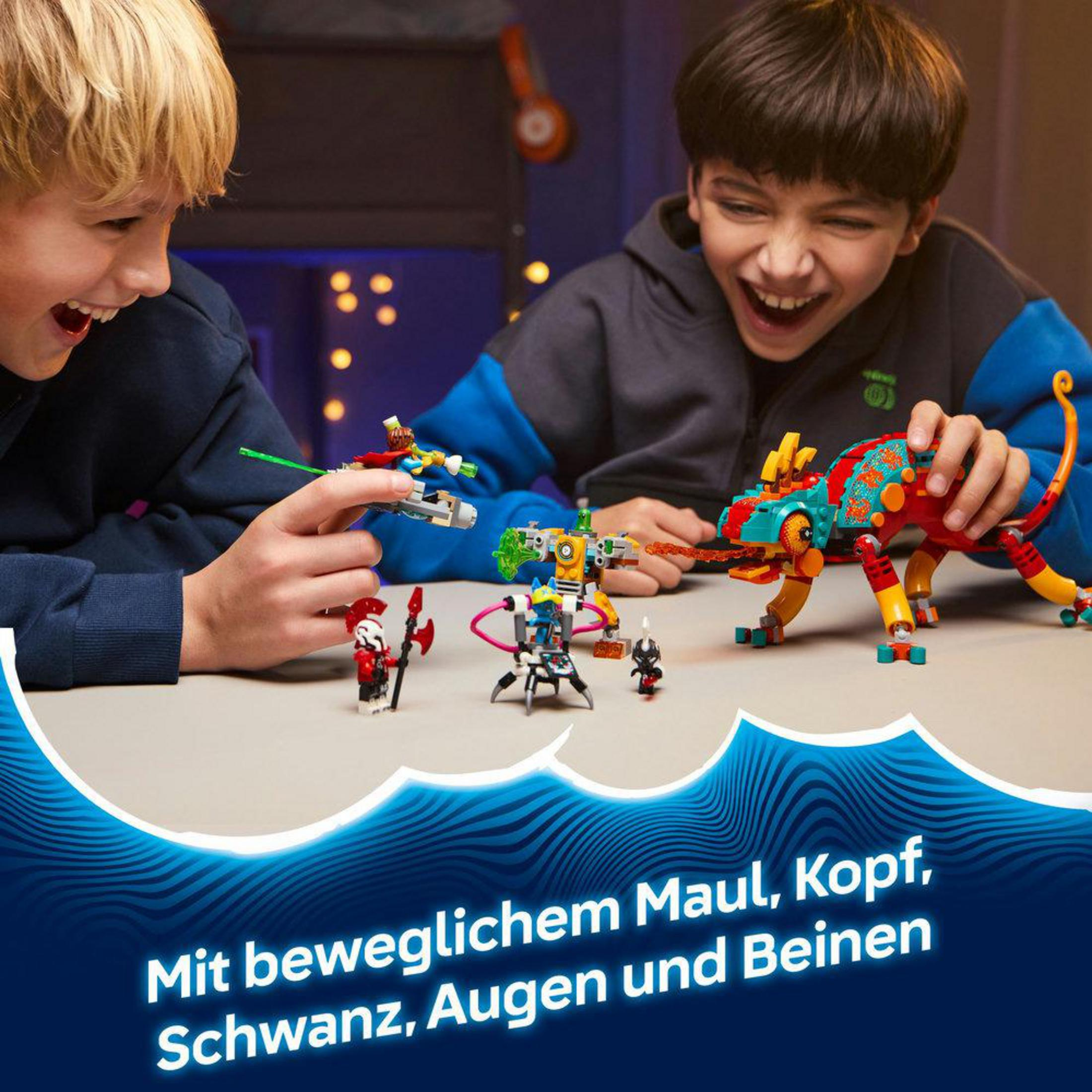 Dos niños juegan con figuras de Lego coloridas, incluido un robot camaleón.