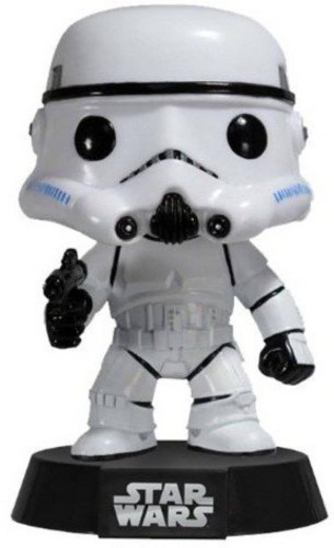 Ein weißer Star Wars Sturmtruppler Funko Pop mit schwarzer Basis und Waffe.