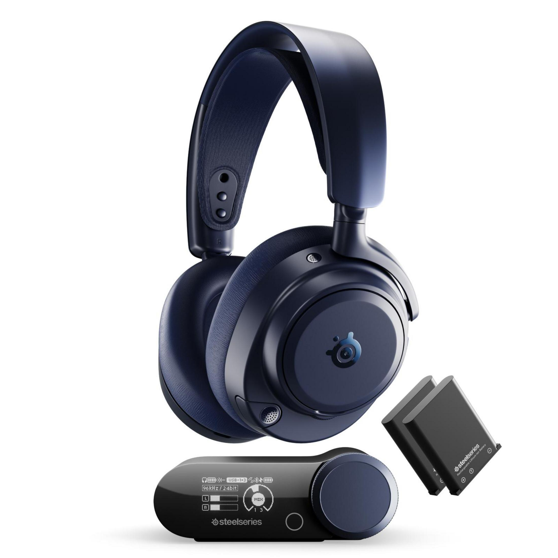 Dunkelblaue SteelSeries Kopfhörer mit Basisstation und zwei Akkus.