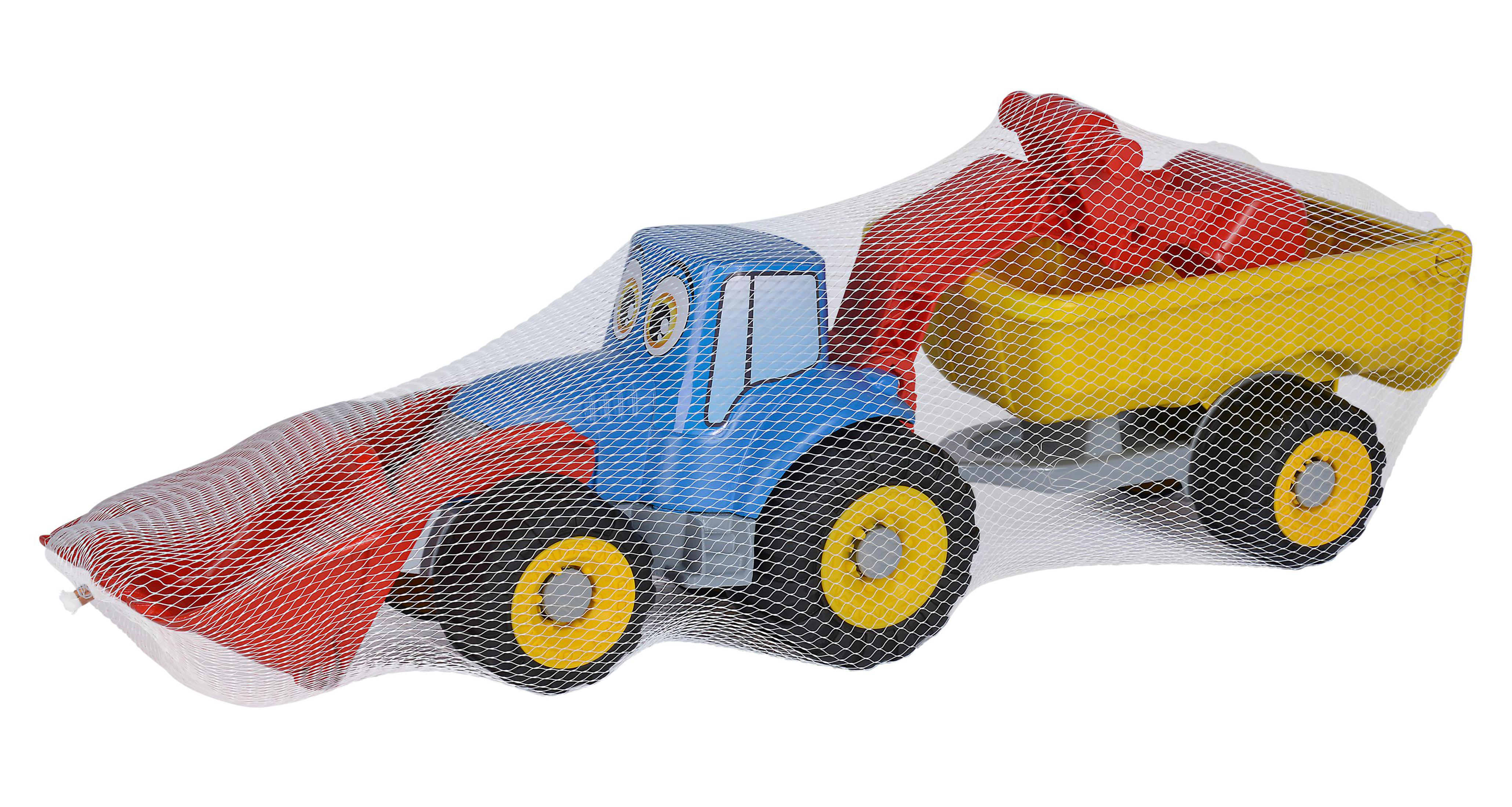 Ein blauer Spielzeugtraktor mit gelbem Anhänger, rot beladen, in weißem Netz verpackt.