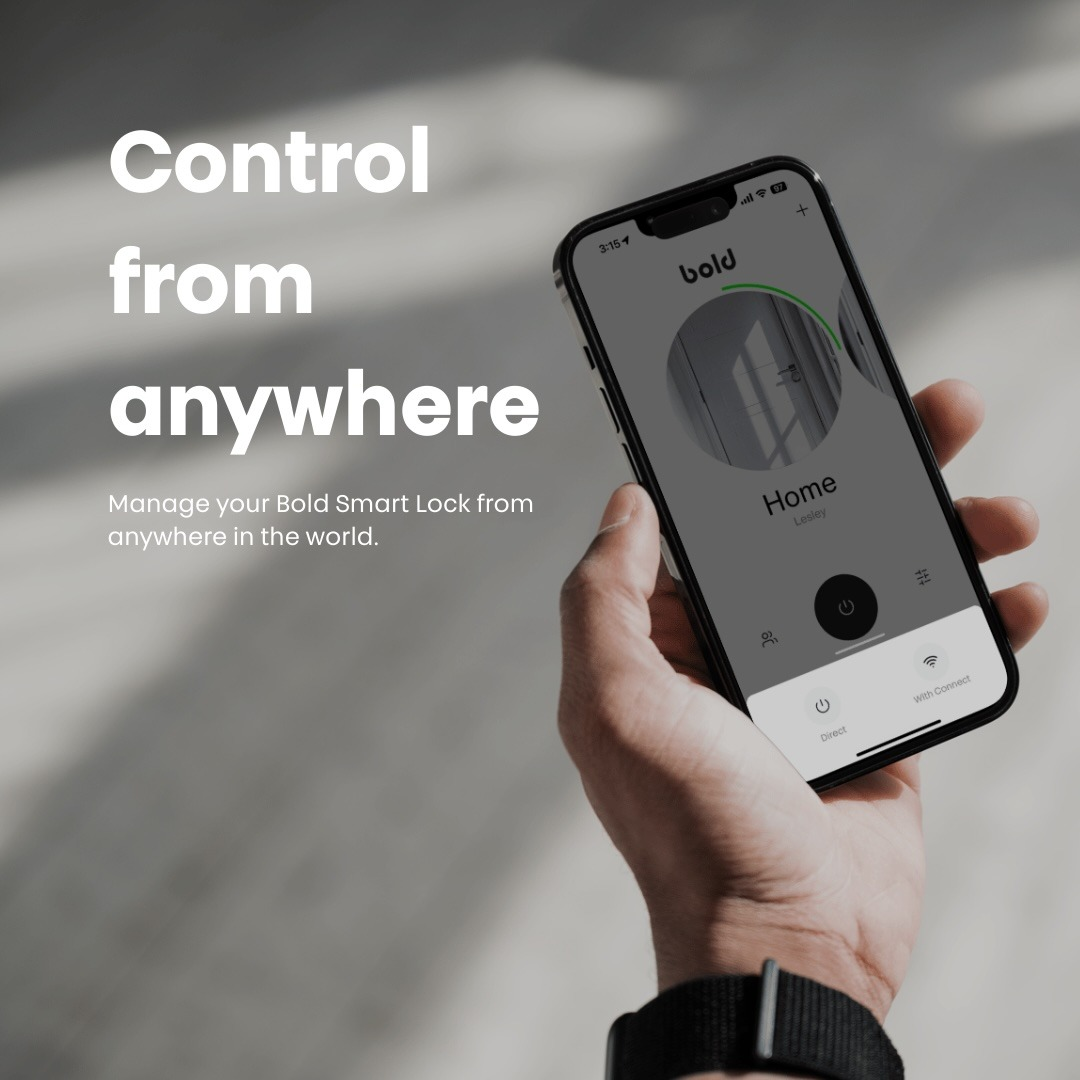 Mano sujetando smartphone mostrando app Bold Smart Lock con 'Home' y 'Lesley'.