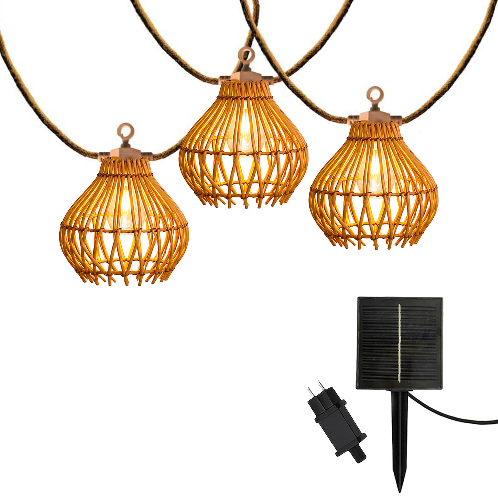 Lichterkette mit drei Rattankörben, Solarpanel und Stecker.