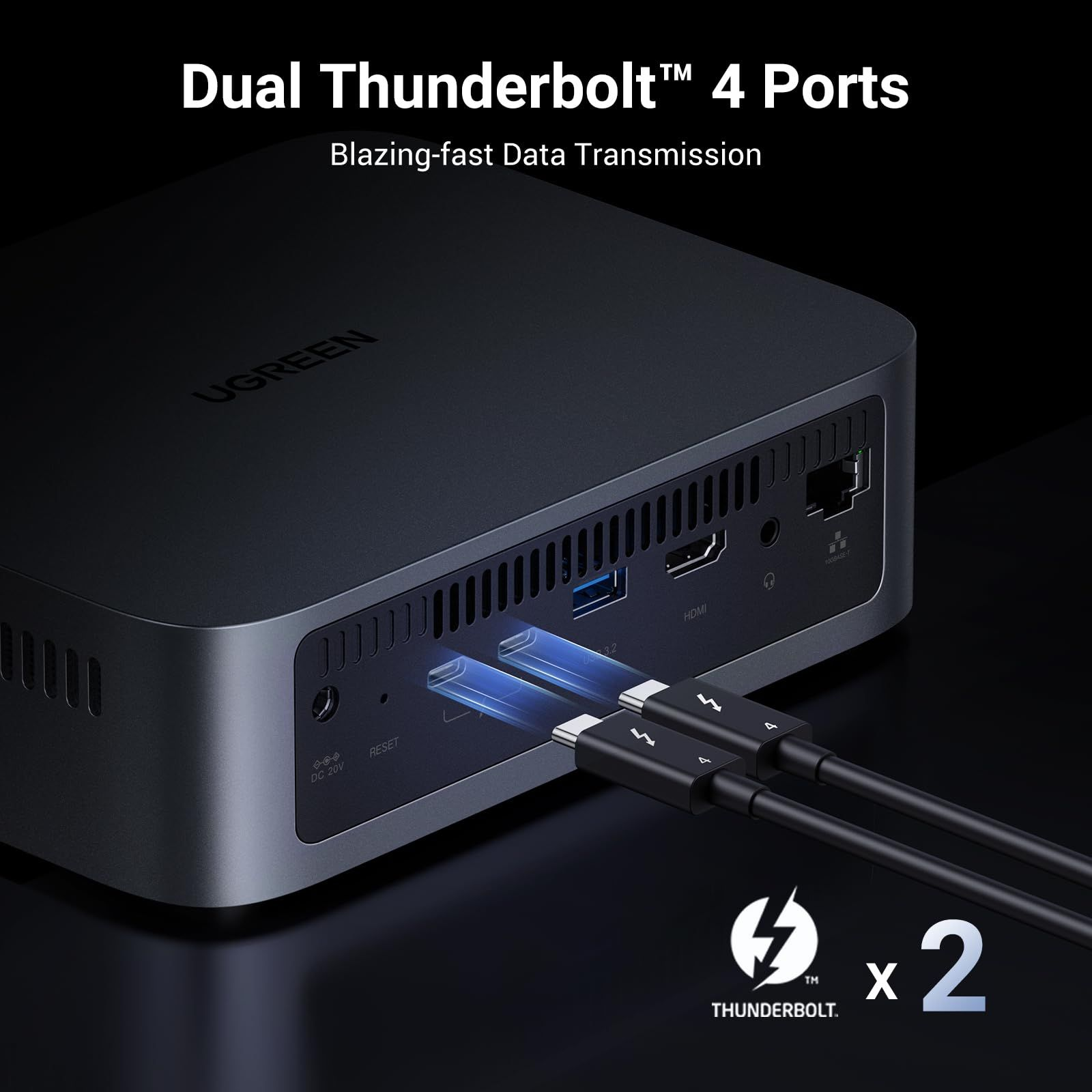 Schwarzes UGREEN-Gerät mit zwei angeschlossenen Thunderbolt-4-Kabeln.
