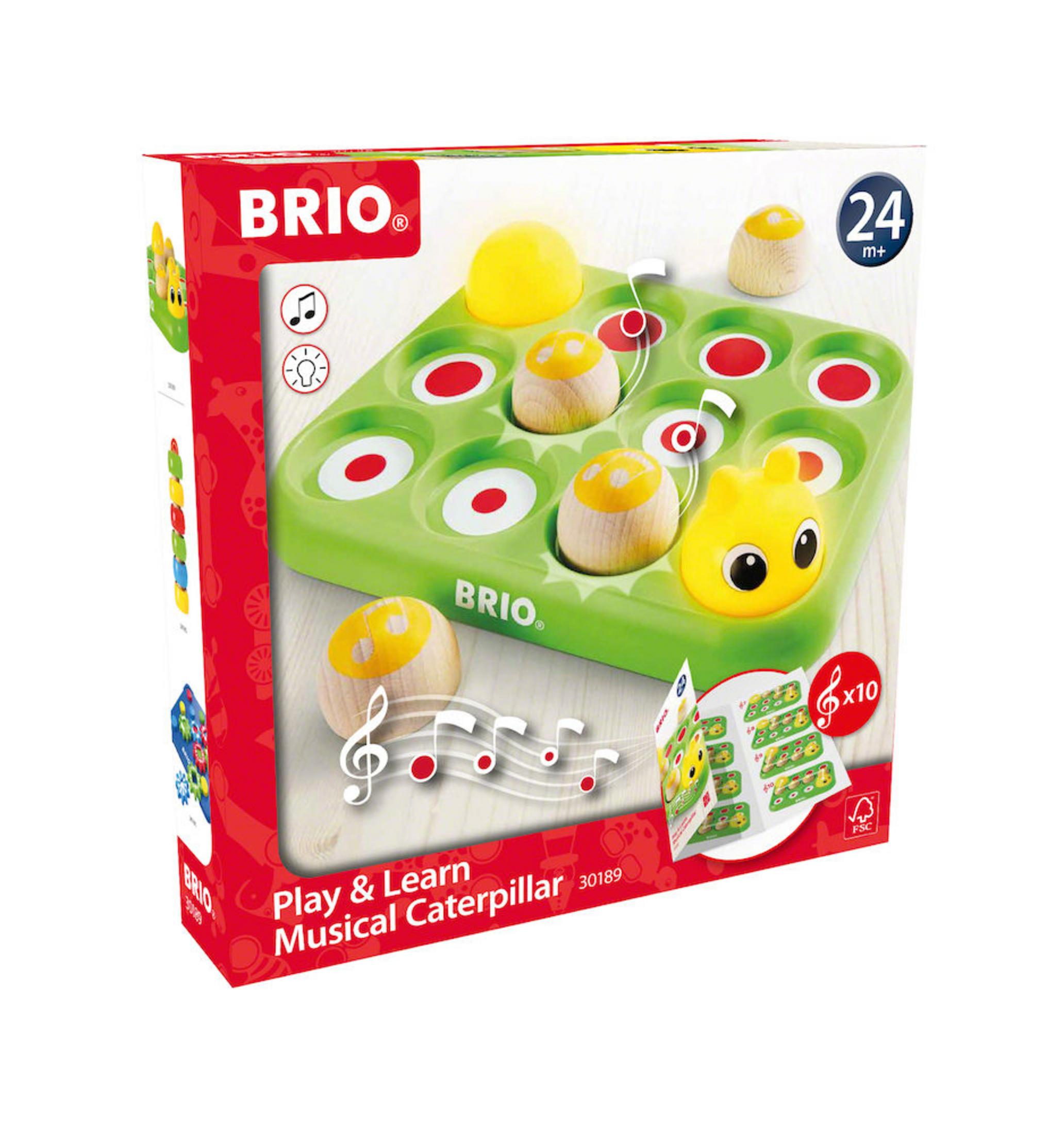 BRIO Spielzeug: Grüne Spielfläche mit Holzknöpfen und gelber Raupe.