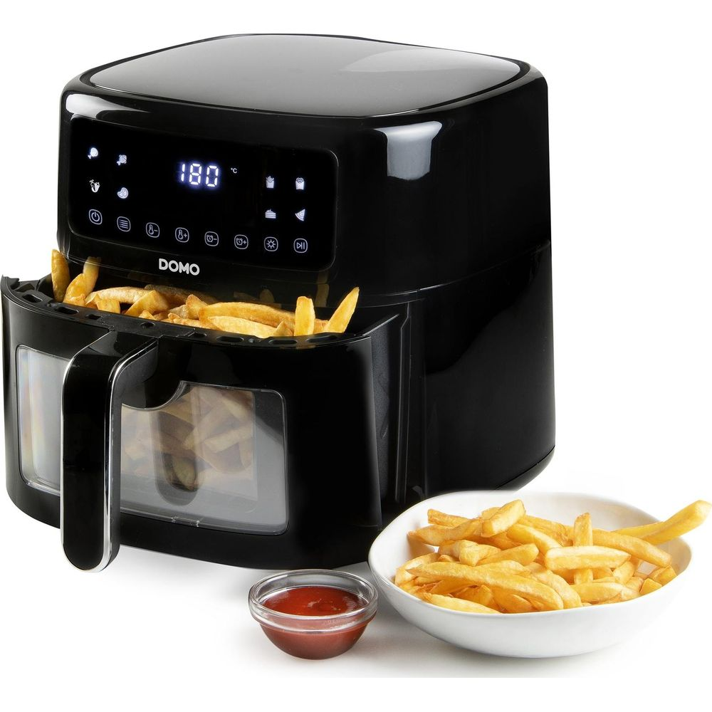 Friggitrice ad aria nera con patatine e ketchup.