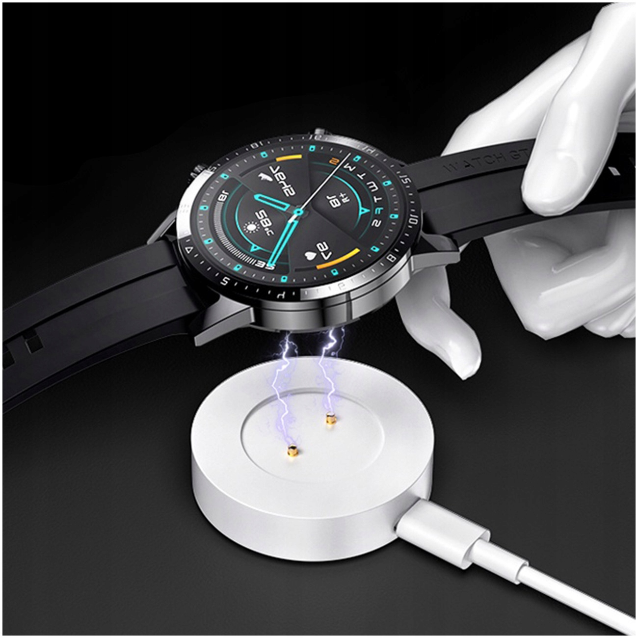 Smartwatch ładuje się na białej podkładce ładującej. Widoczne są niebieskie błyskawice.