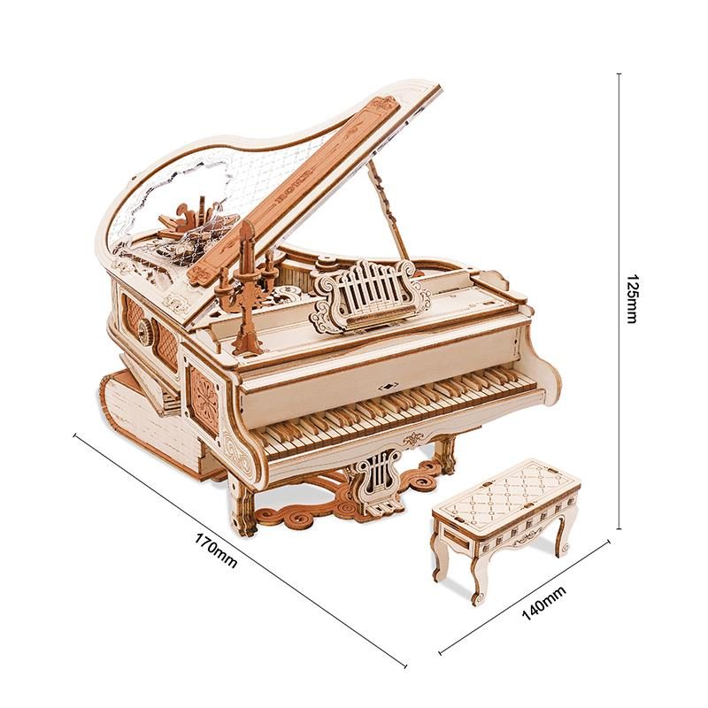 Un modèle en bois de piano à queue avec lutrin et tabouret.