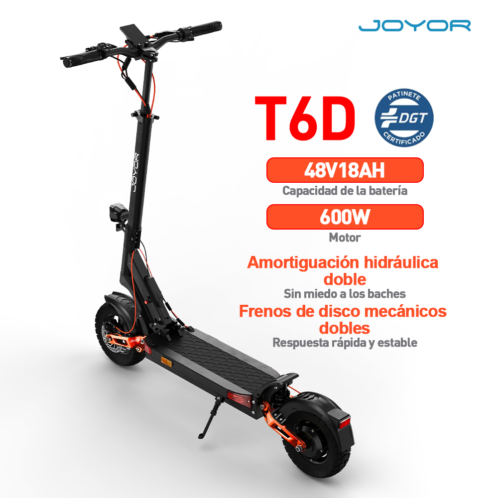 Un patinete eléctrico Joyor T6D negro con detalles naranjas. Batería 48V18AH, motor 600W.