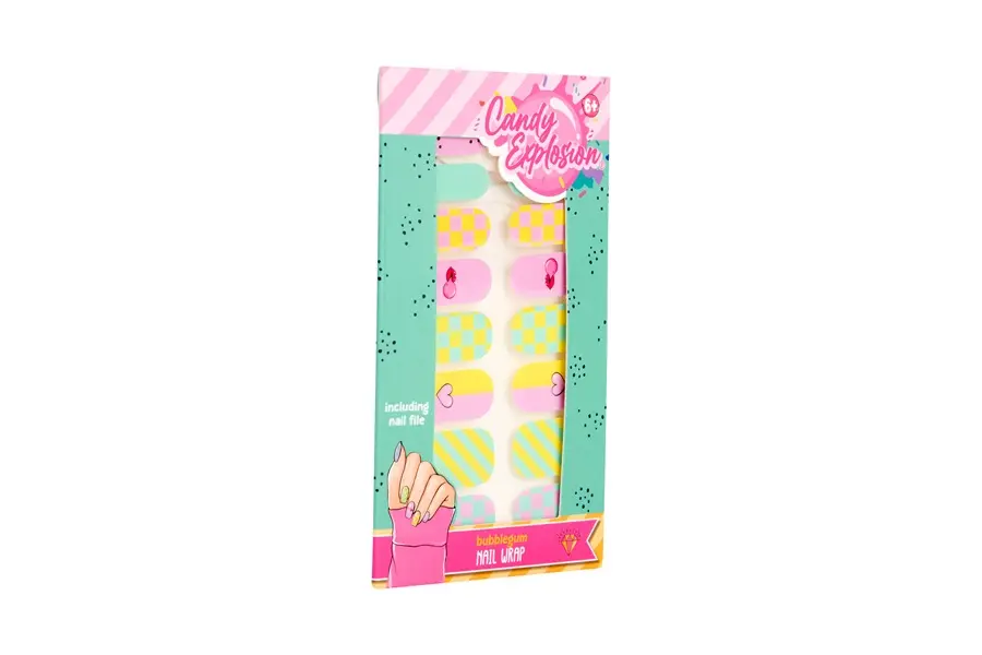 Paquete con pegatinas para uñas coloridas pastel con patrones como cuadros y rayas.