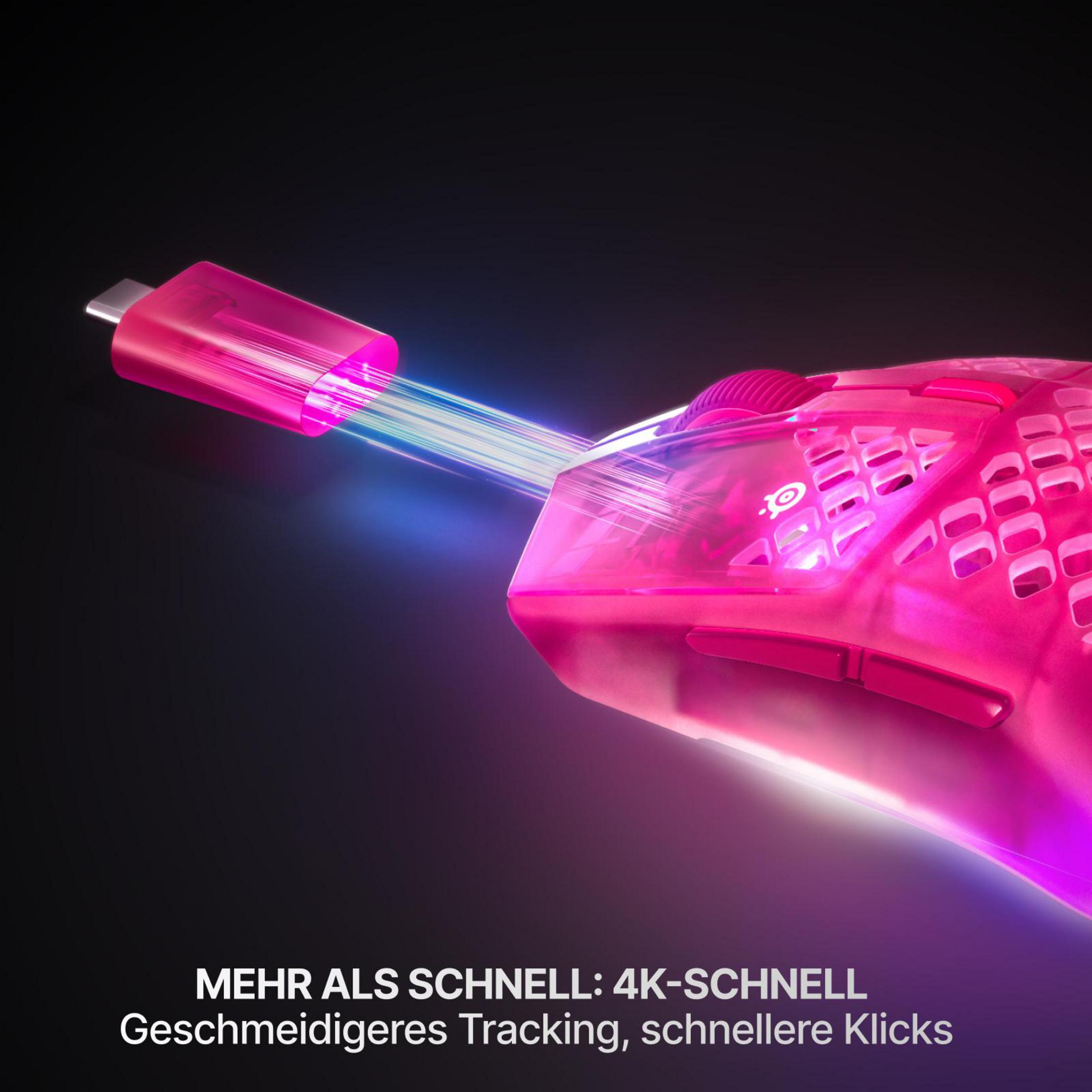 Pinke Gaming-Maus mit beleuchtetem USB-C-Anschluss und Lichtstrahlen.