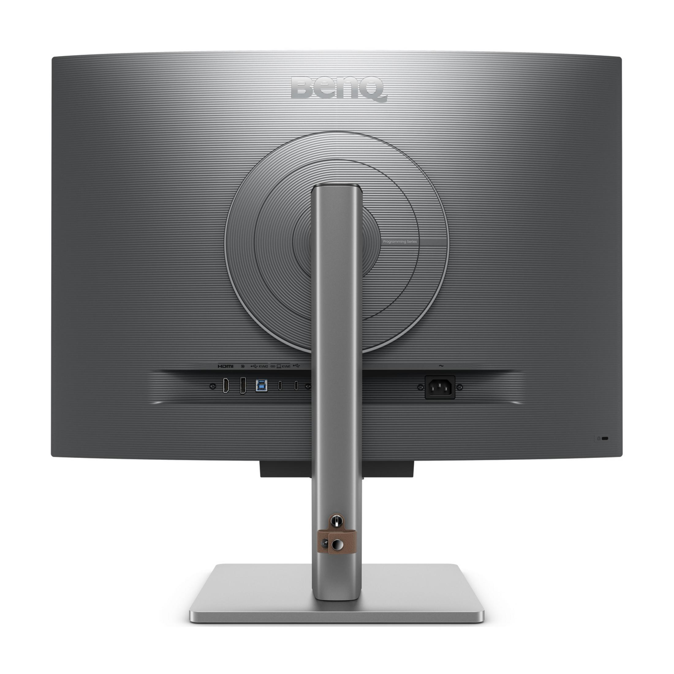 Achterkant van een zilveren monitor met poorten zoals HDMI en USB.