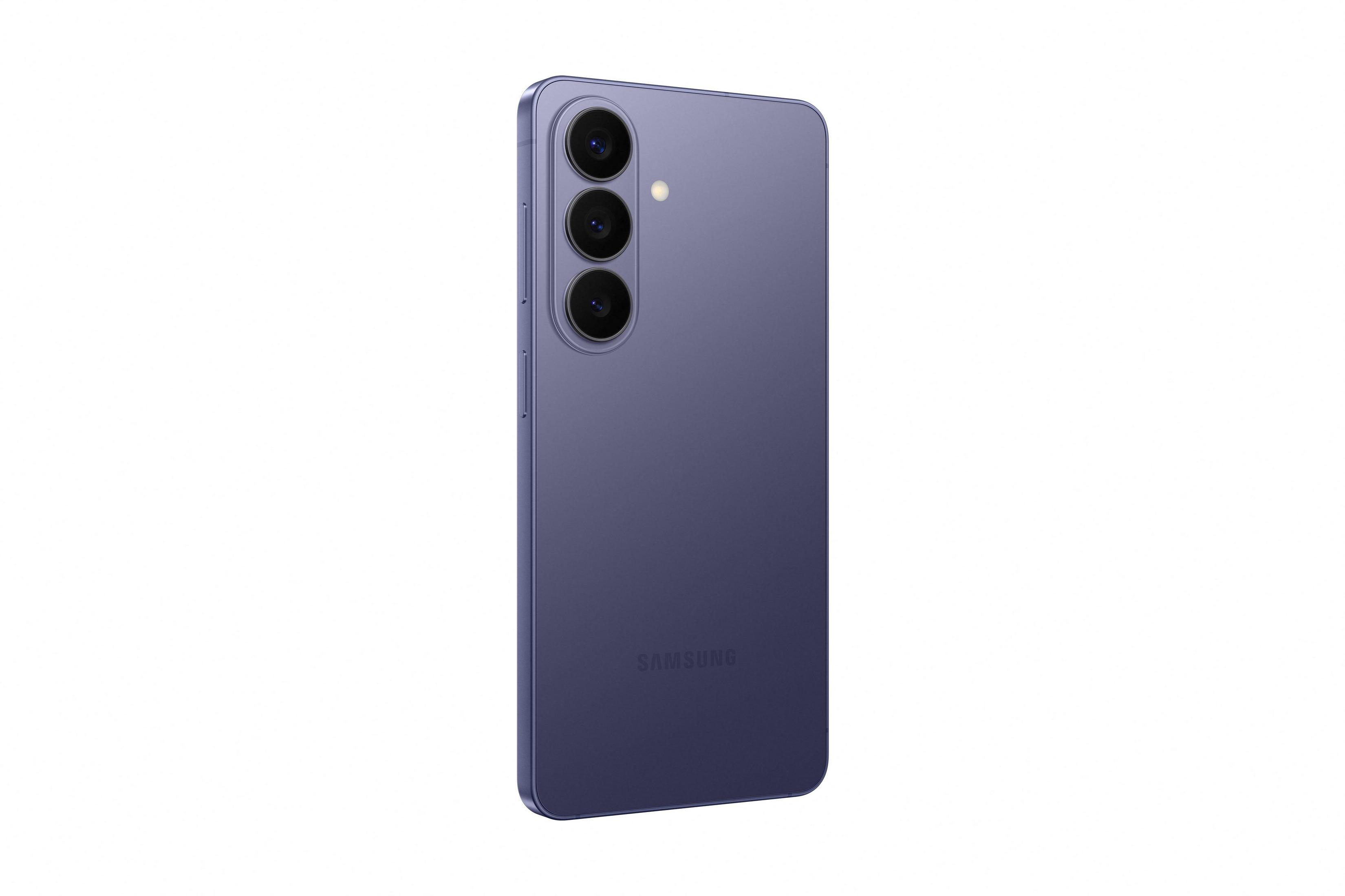 Tył fioletowego smartfona Samsung z trzema aparatami i lampą błyskową.